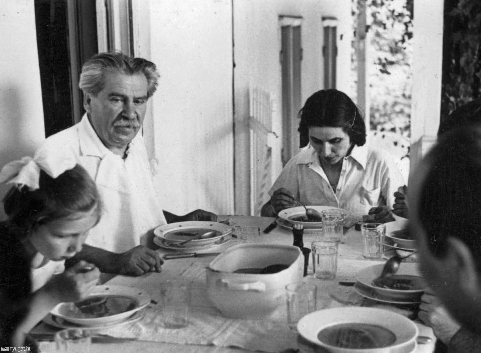1940. Móricz Zsigmond író Leányfalun
