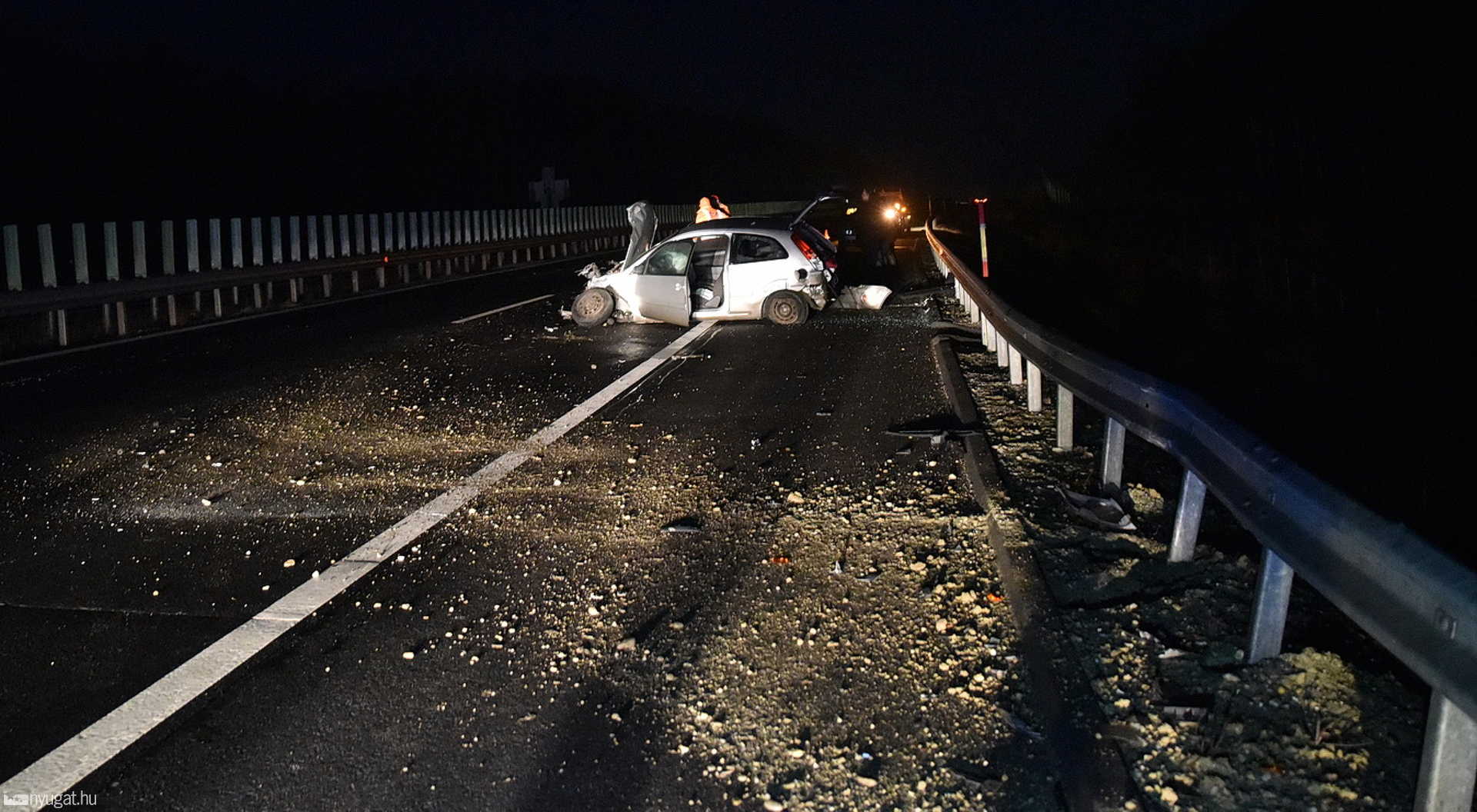 Három autóval ütközött egy Ford az M86-oson, Szelesténél