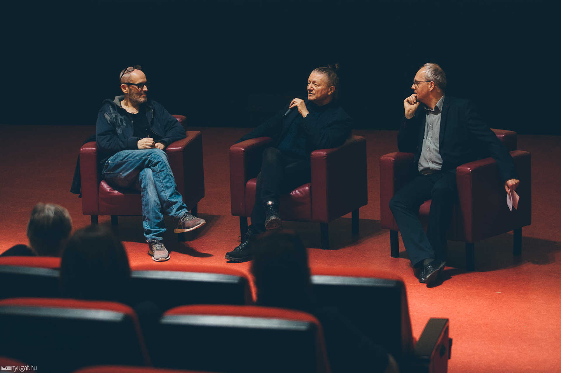 A hentes, a kurva és a félszemű című film díszbemutatója a Savaria Moziban