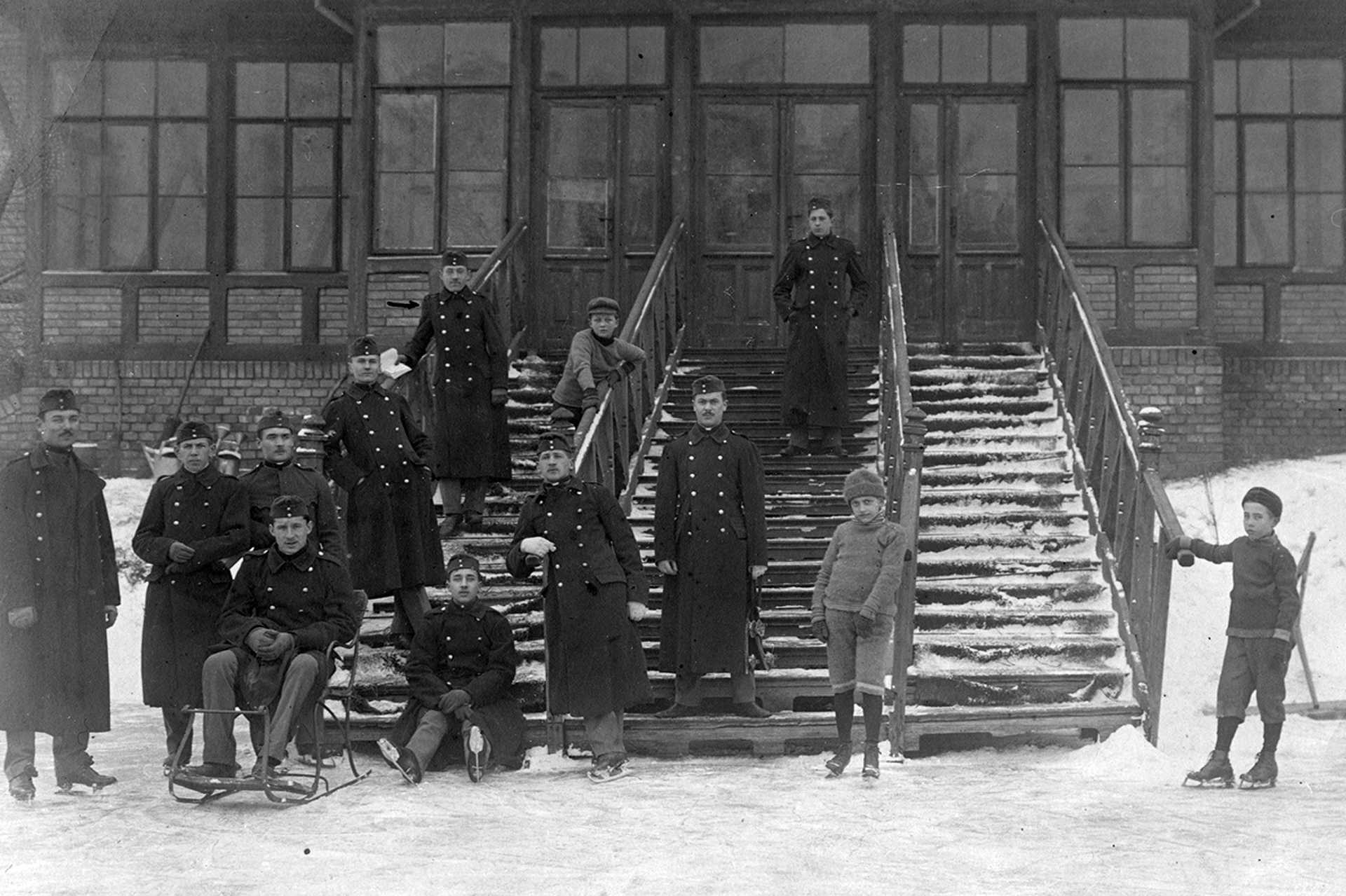 Orczy-kert, Ludovika, klubház a befagyott csónakázótónál