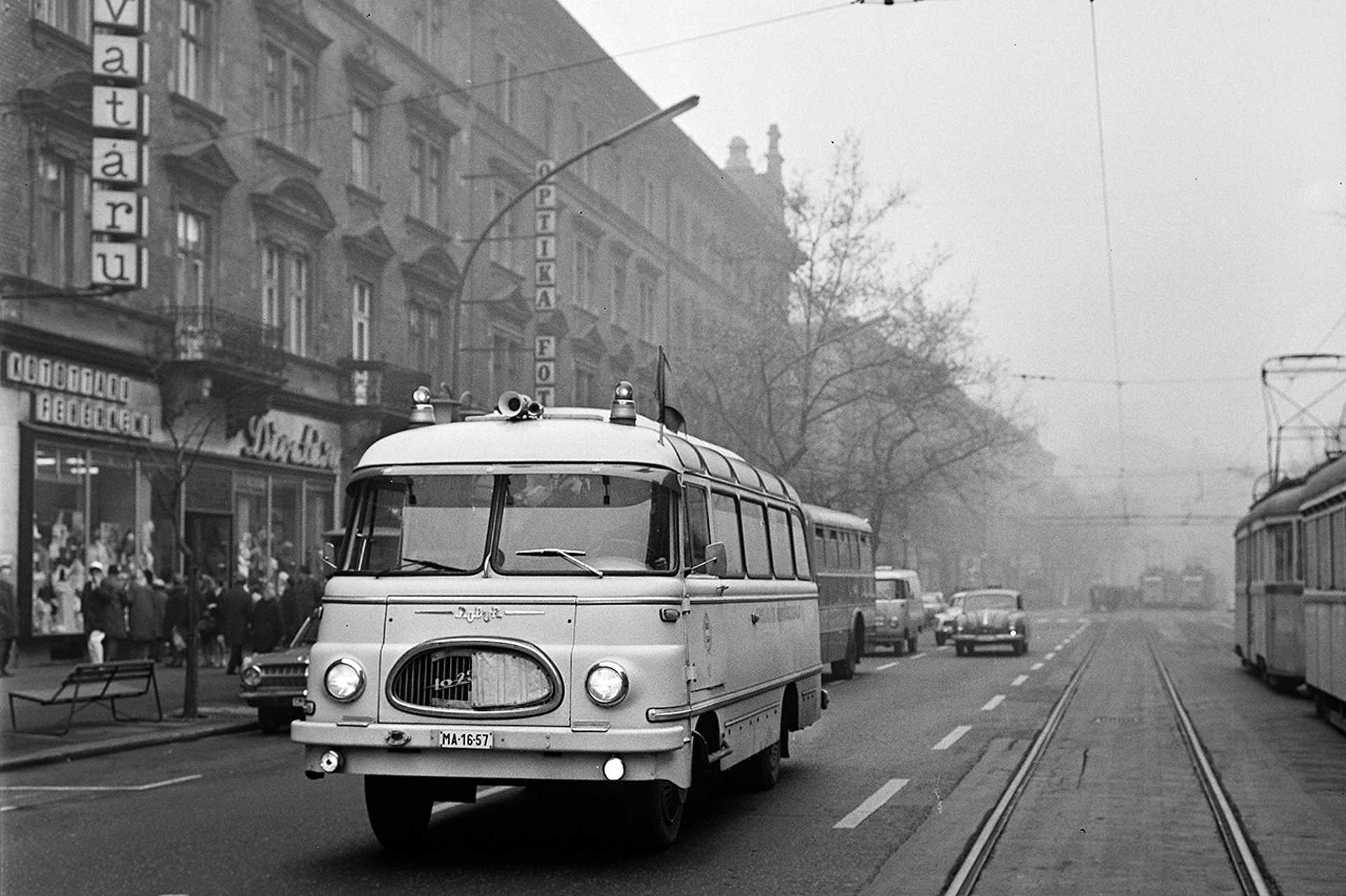 Teréz (Lenin) körút a Szondi utca felől a Nyugati (Marx) tér felé nézve