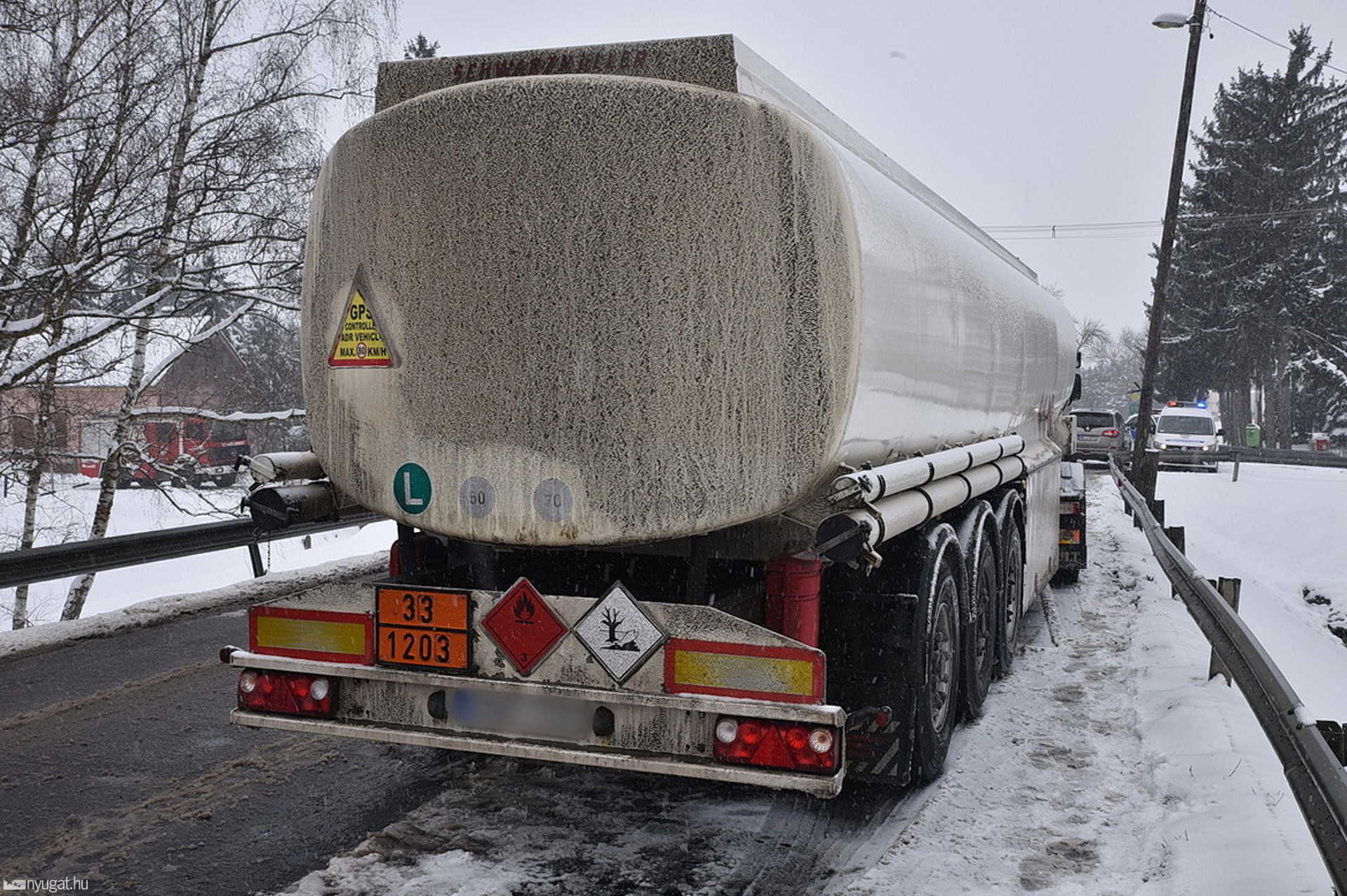 Benzinszállító ütközött személyautóval Vasszentmihályon