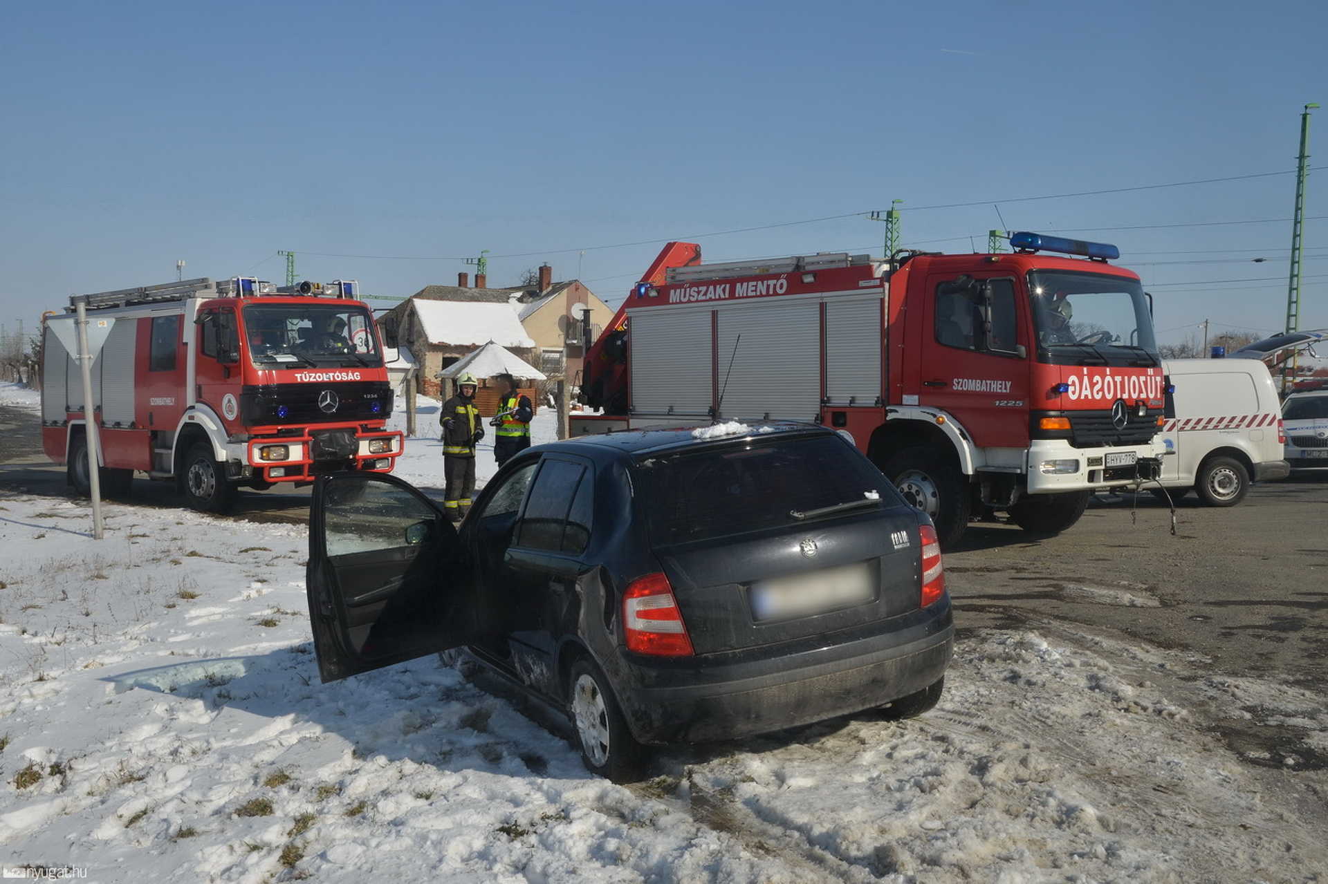 Jeges vizes árokba borult egy Škoda