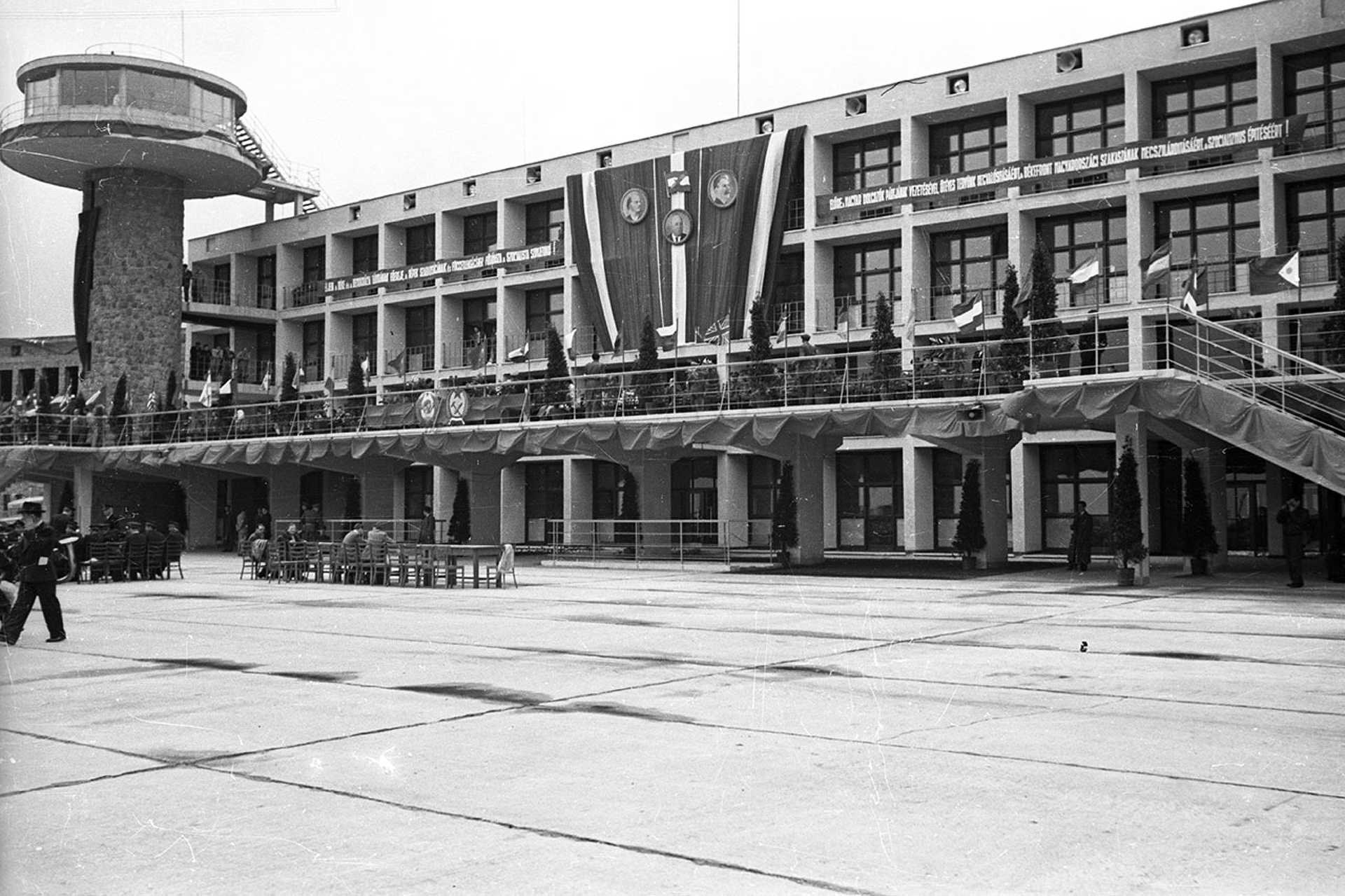 A repülőtér átadásakor