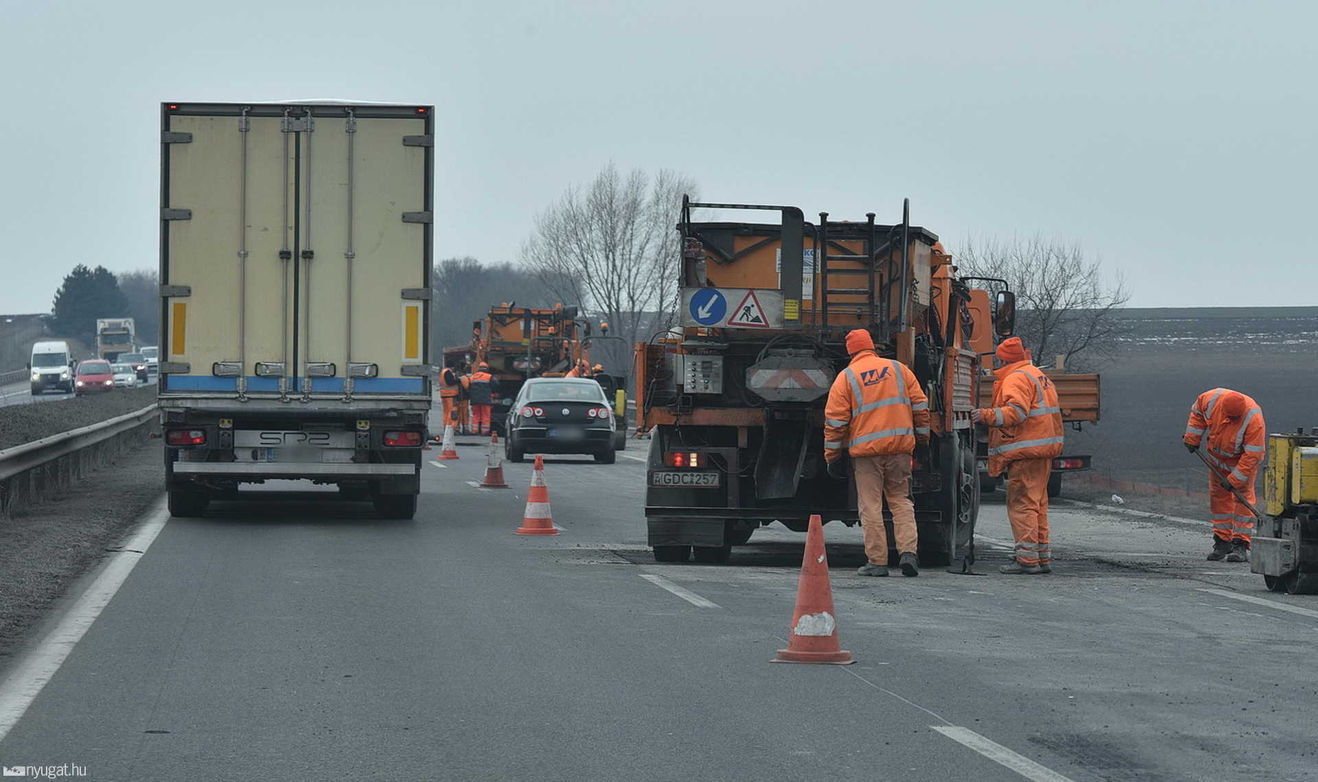 Kátyúzás az M1-es autóplyán