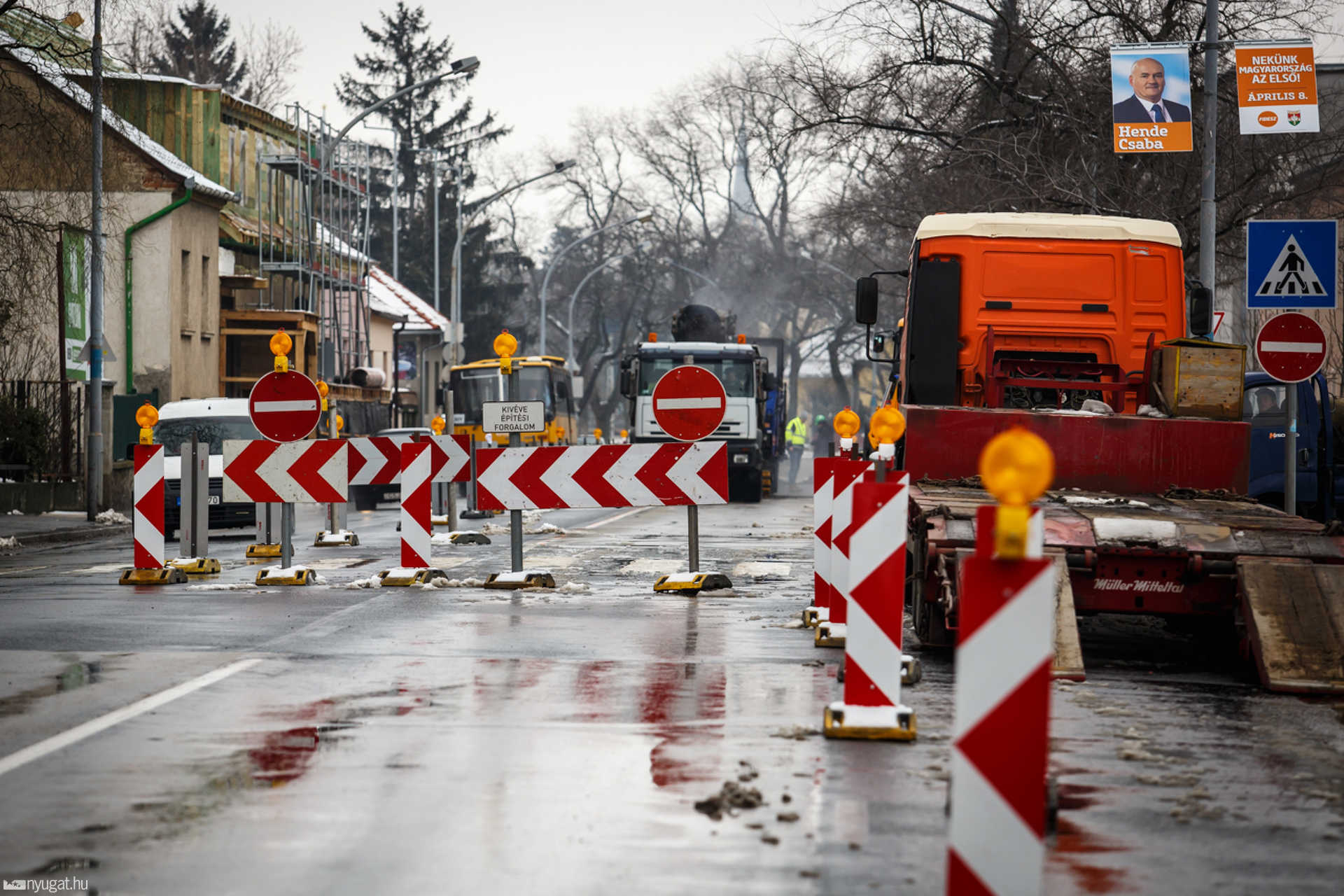 Felmarják az aszfaltot a Rohonci úton