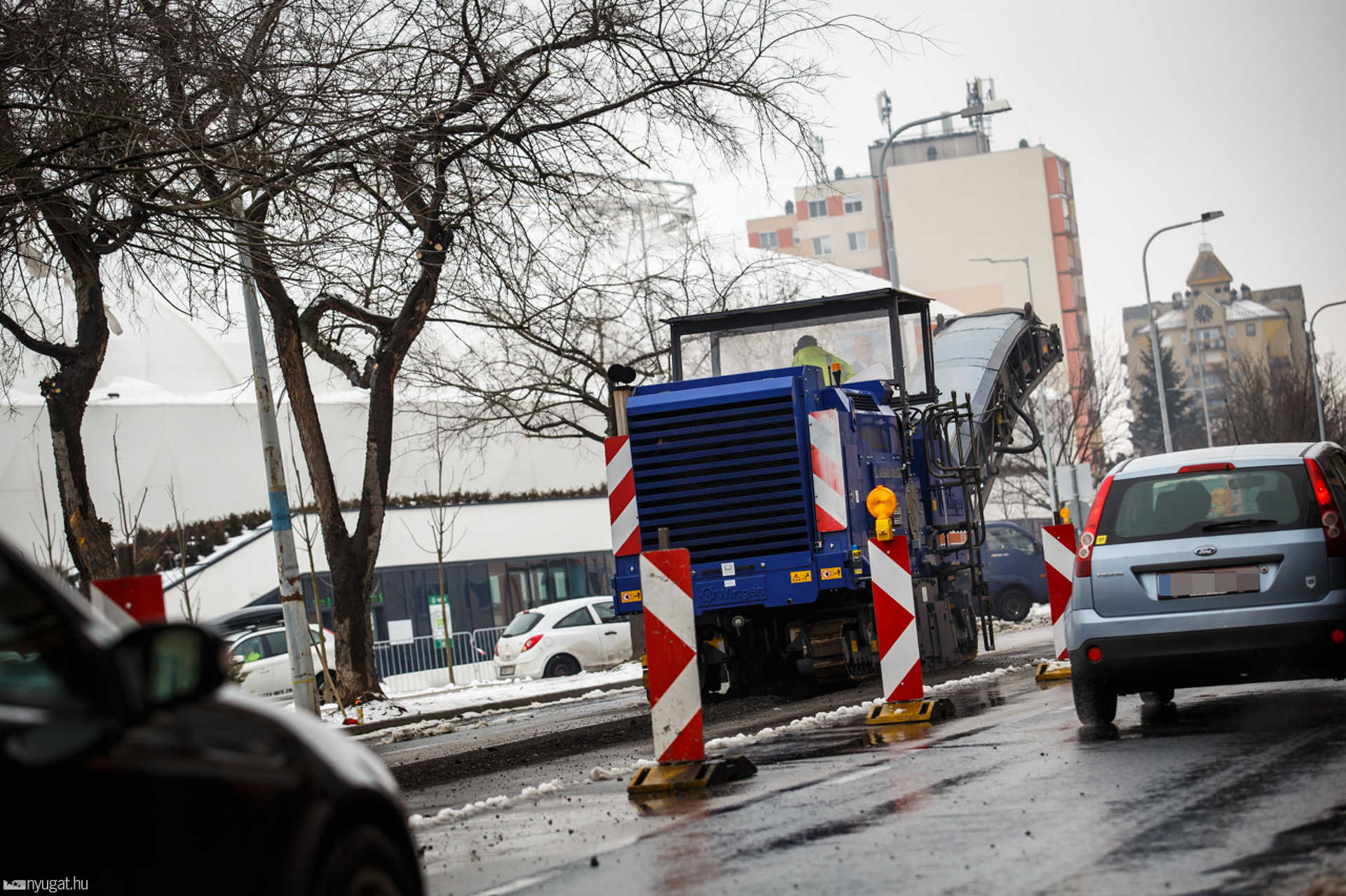 Felmarják az aszfaltot a Rohonci úton