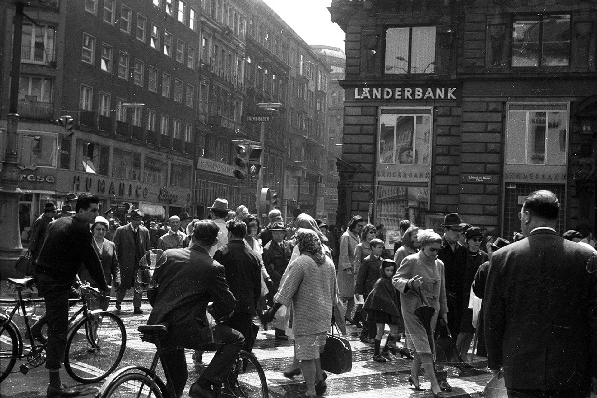 Stock Im Eisen Platz, szemben a Kärntner Srasse