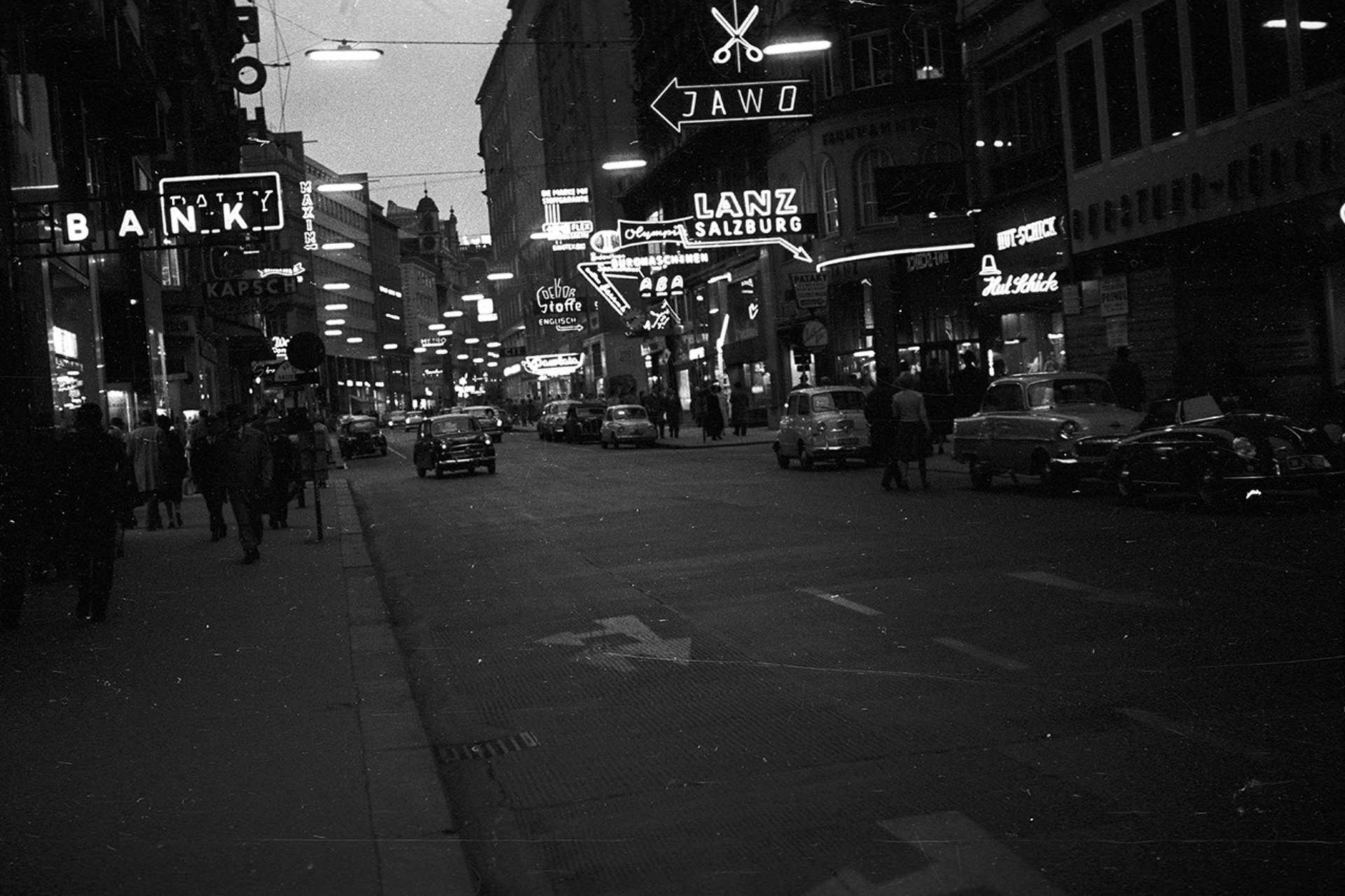 Kärntner Strasse a Singer Strasse felől nézve