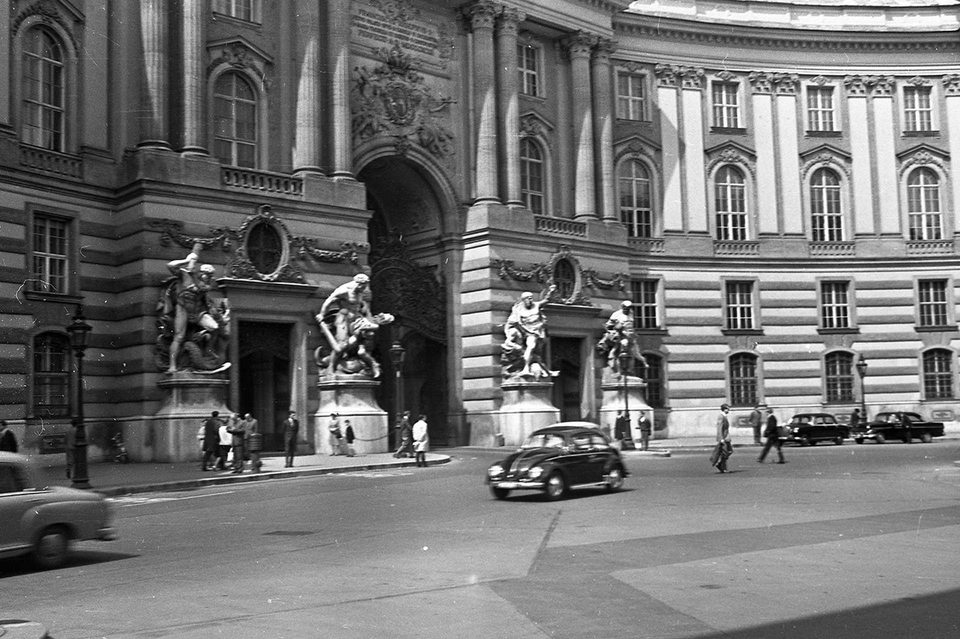 Michaelerplatz, Hofburg