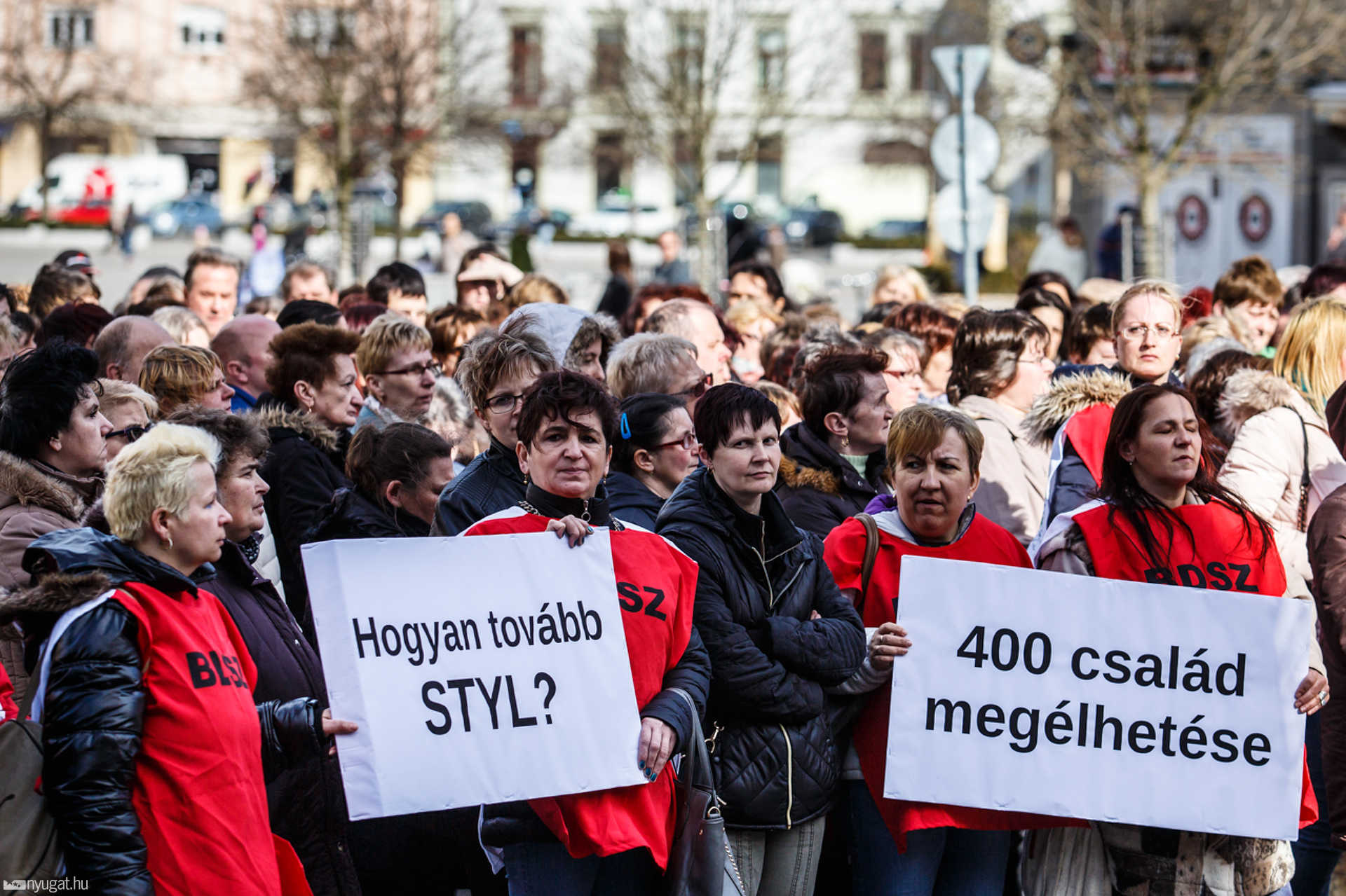 Tüntetés a STYL megmentéséért