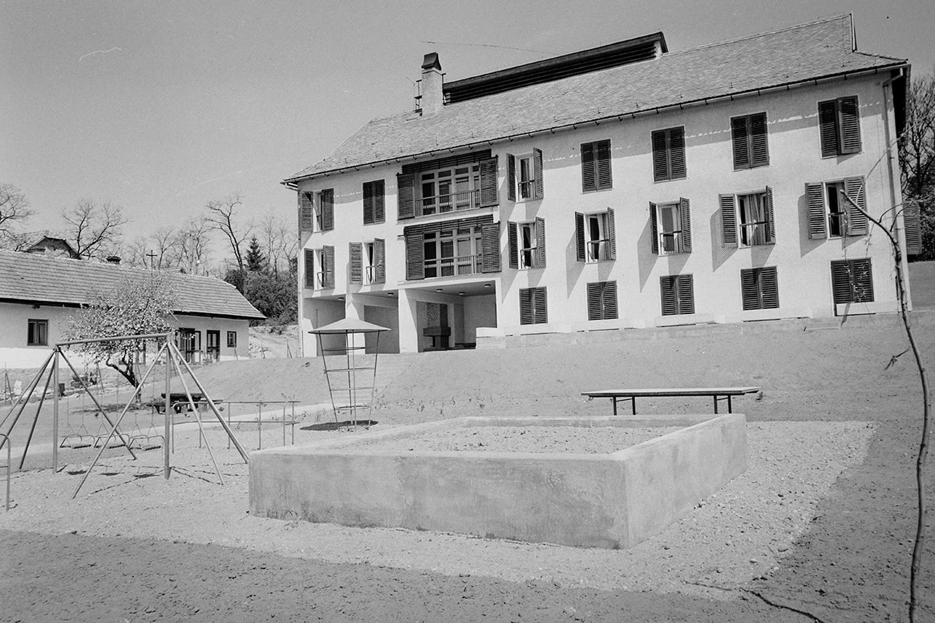 Fortepan - Homokozó