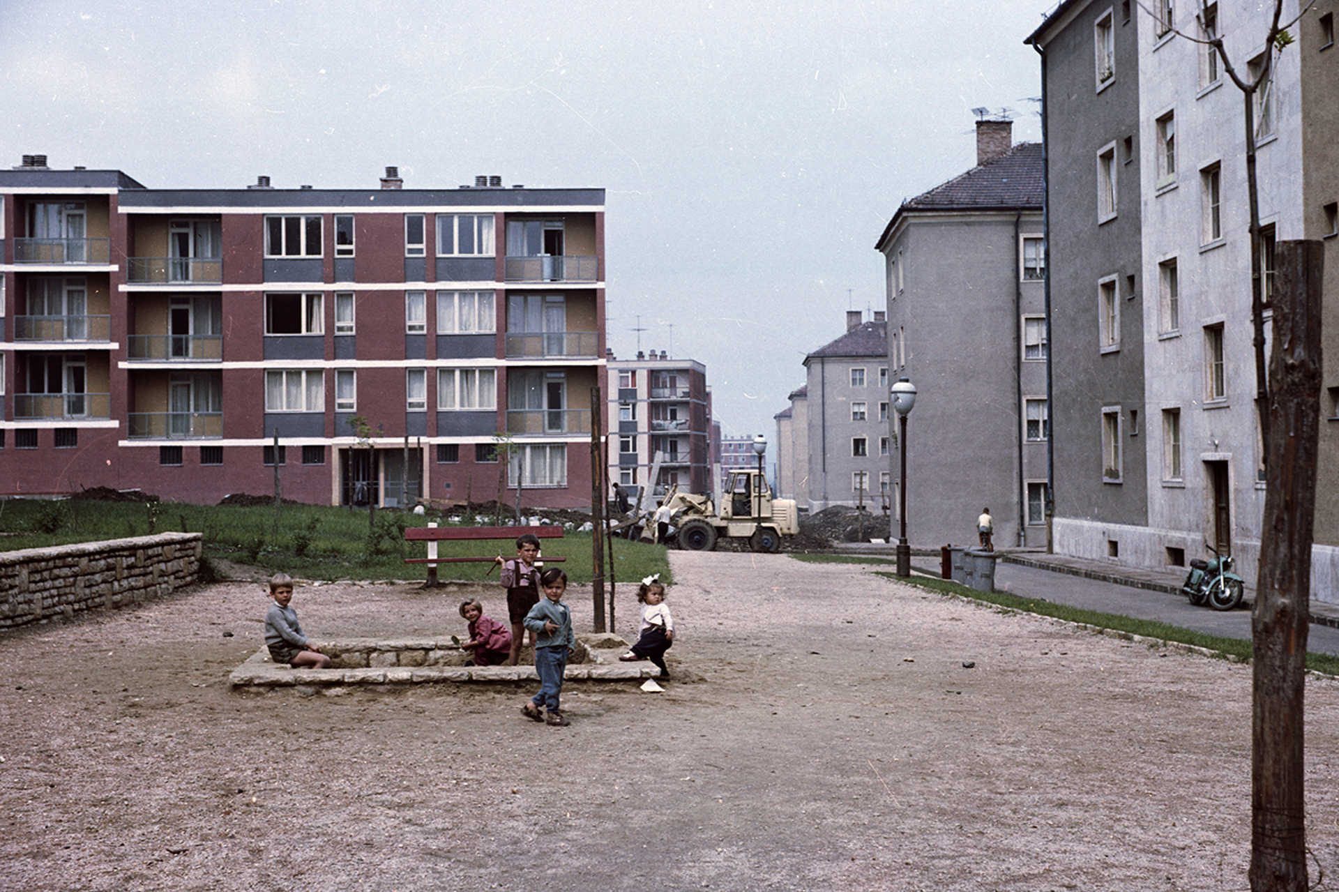 Kazincbarcika, Béke tér