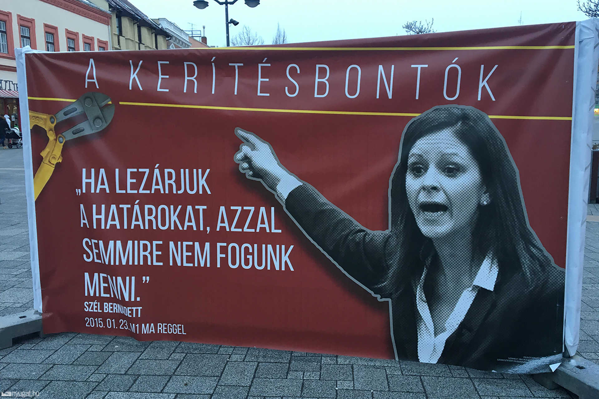 Kerítésbontók-molinók a Fő téren