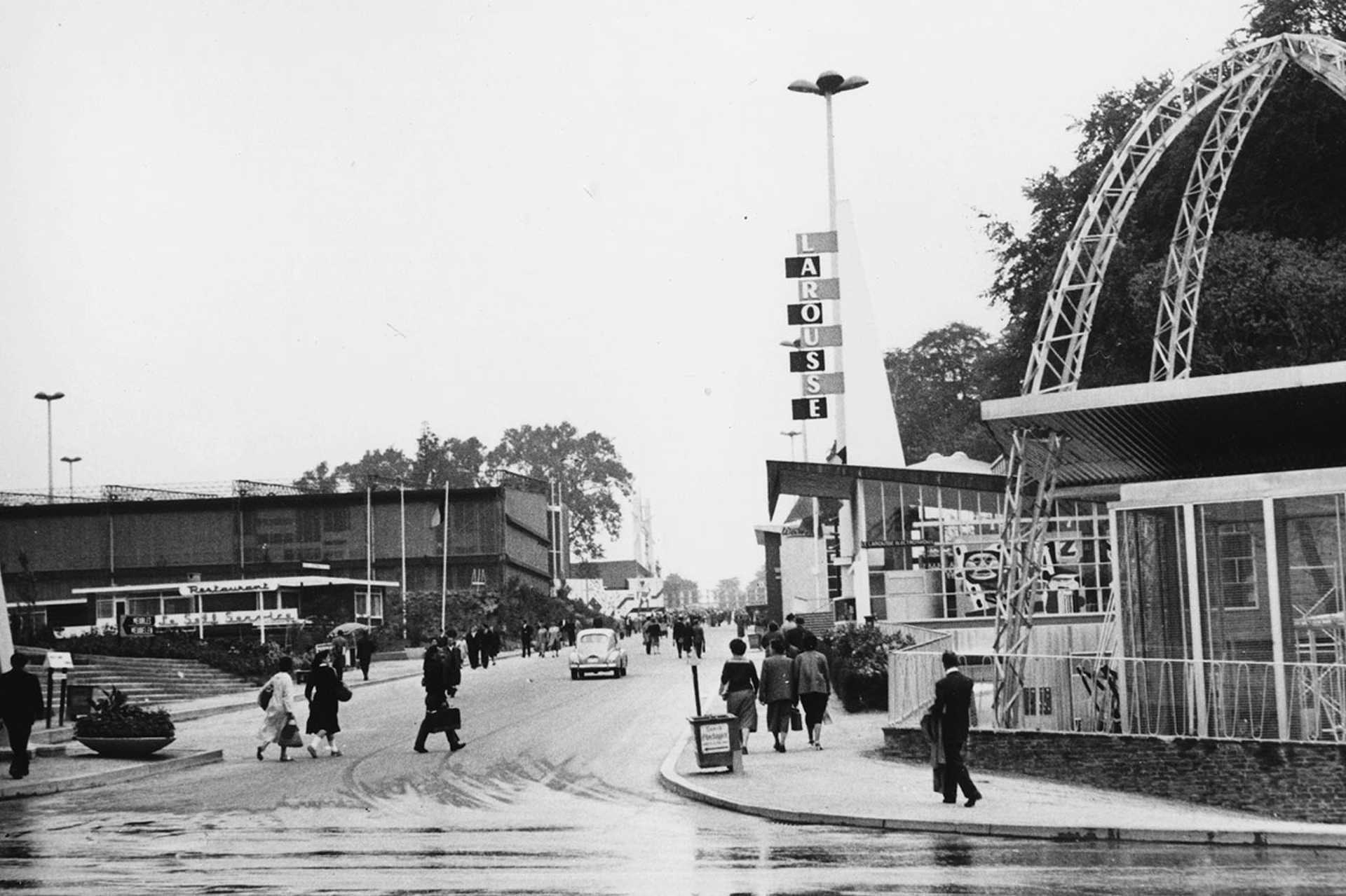 Világkiállítás (EXPO 58), Avenue de l'Atomium az Atomium felől nézve