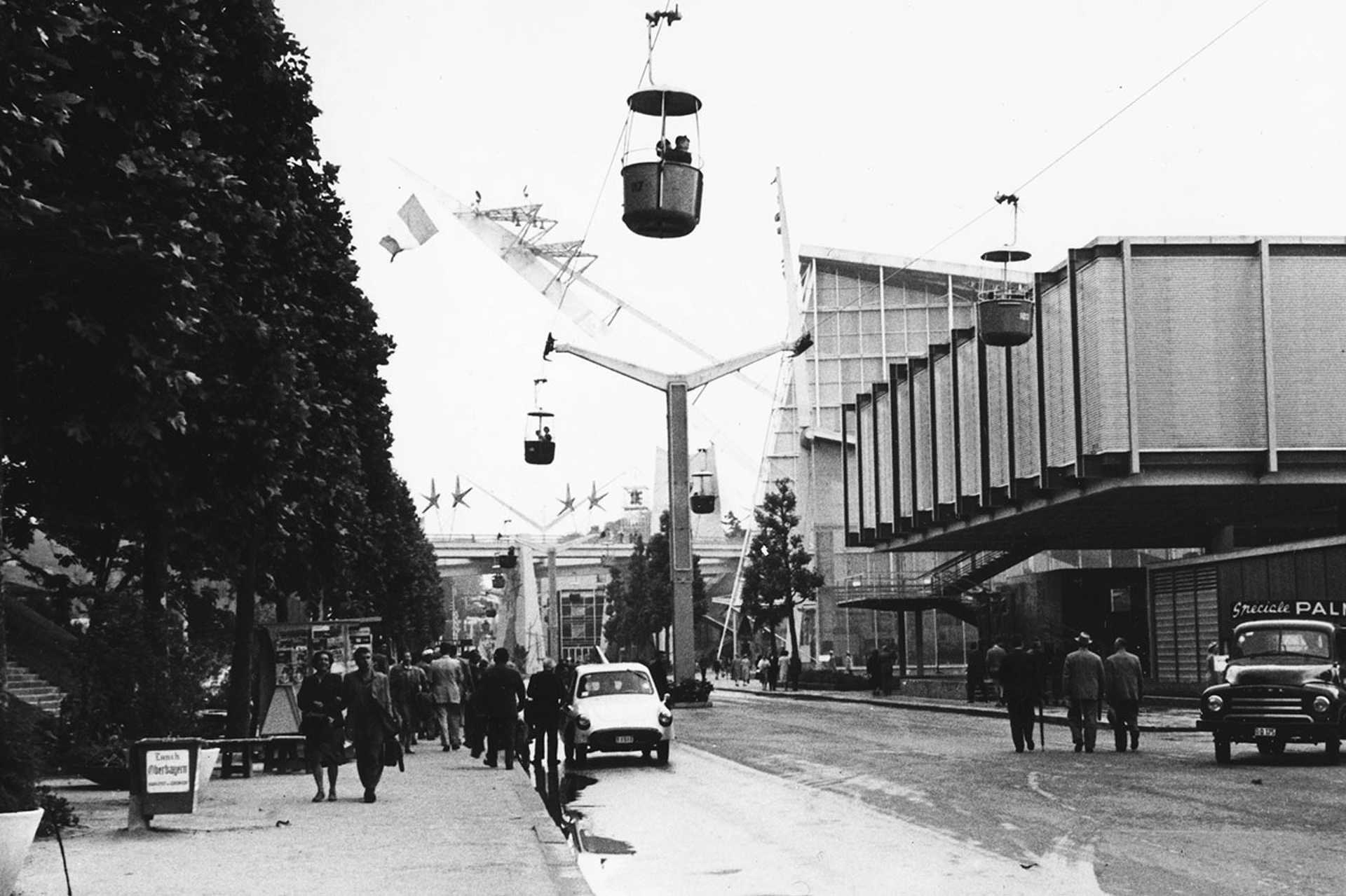 Világkiállítás (EXPO 58), jobbra Ausztria és Franciaország pavilonja