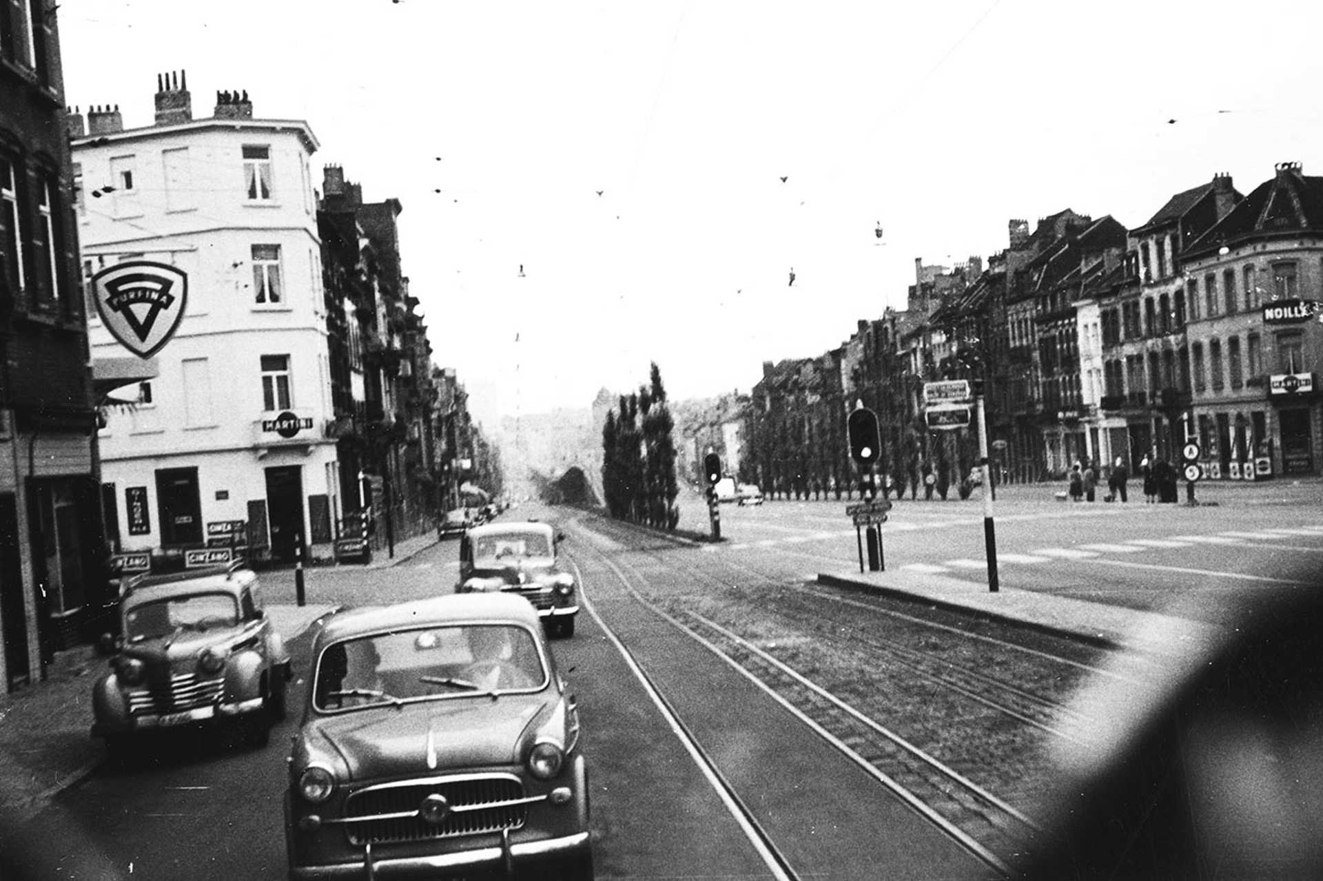Boulevard Leopold II, balra a Rue Vandernoot torkolata