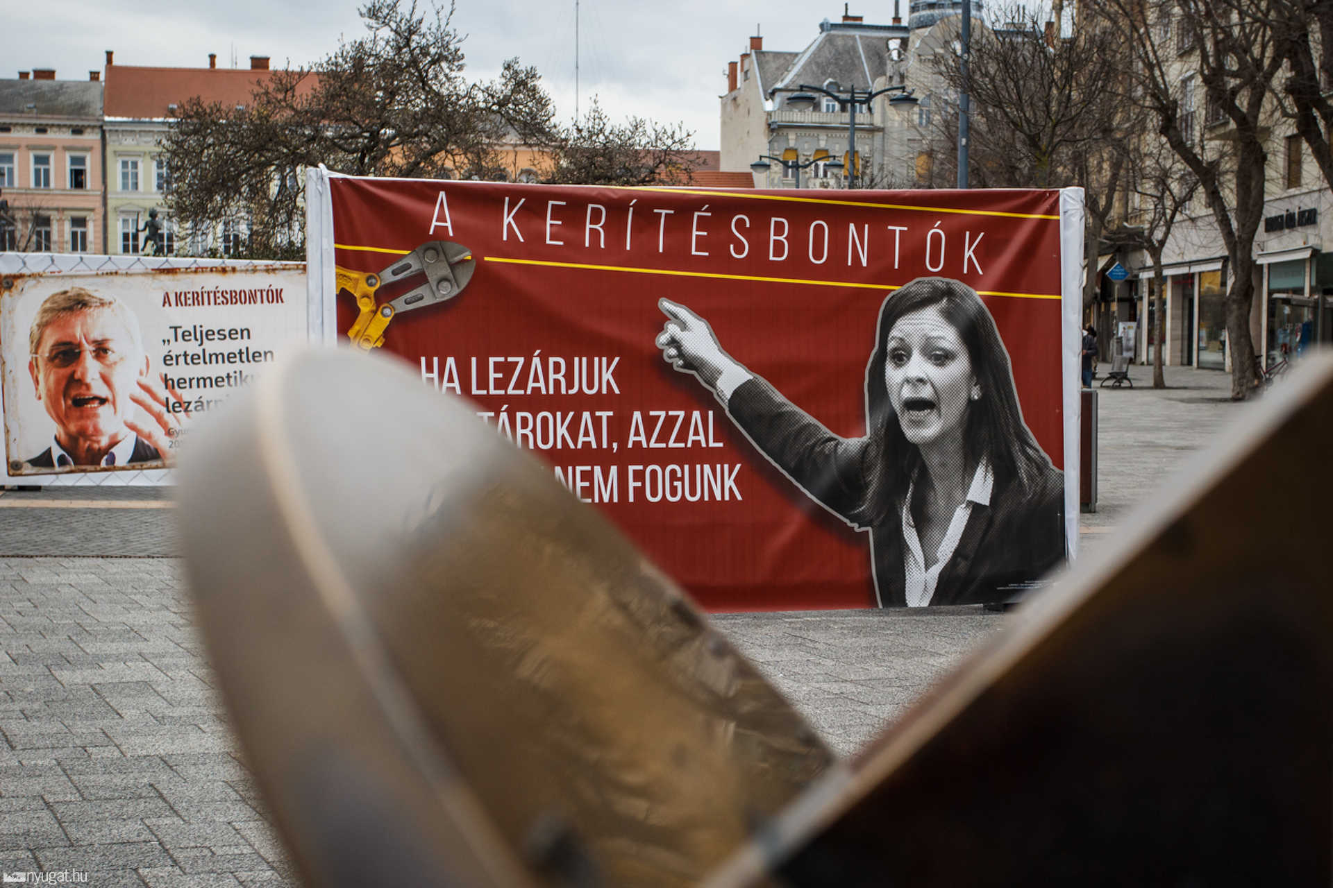 „Kerítésbontókról” vándorkiállítás a Fő téren