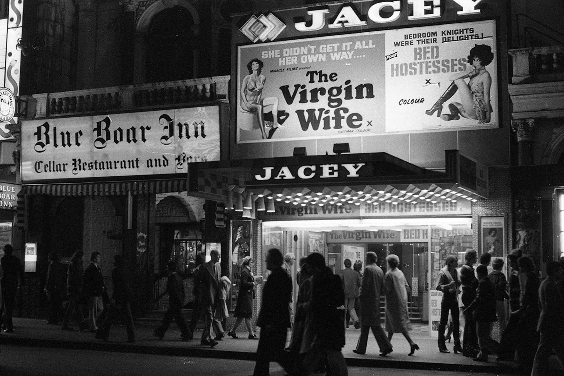 Leicester Square 7-9., Queen's House, ekkor a Jacey mozi működött itt