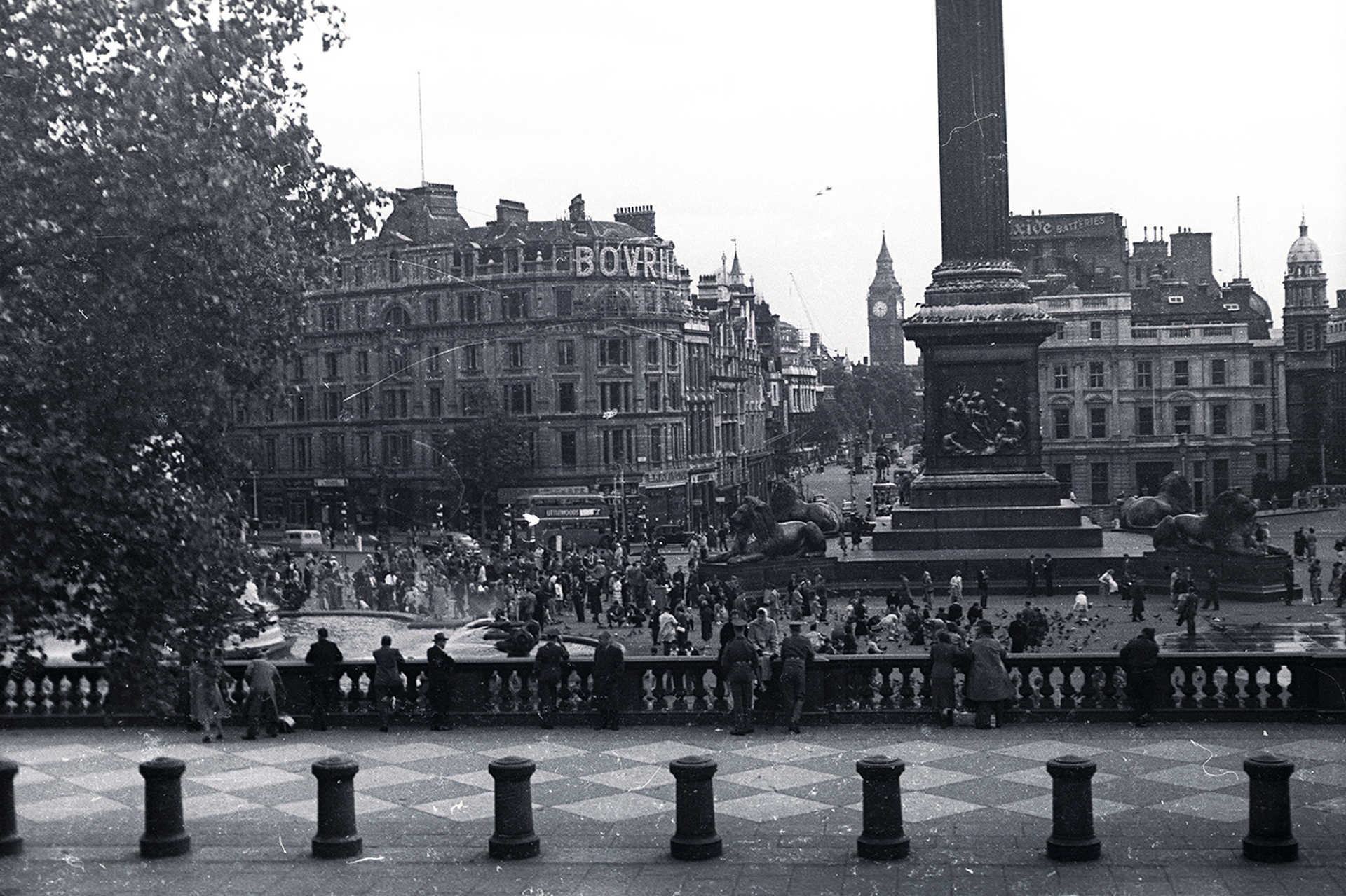 Trafalgar Square, szemben a Whitehall