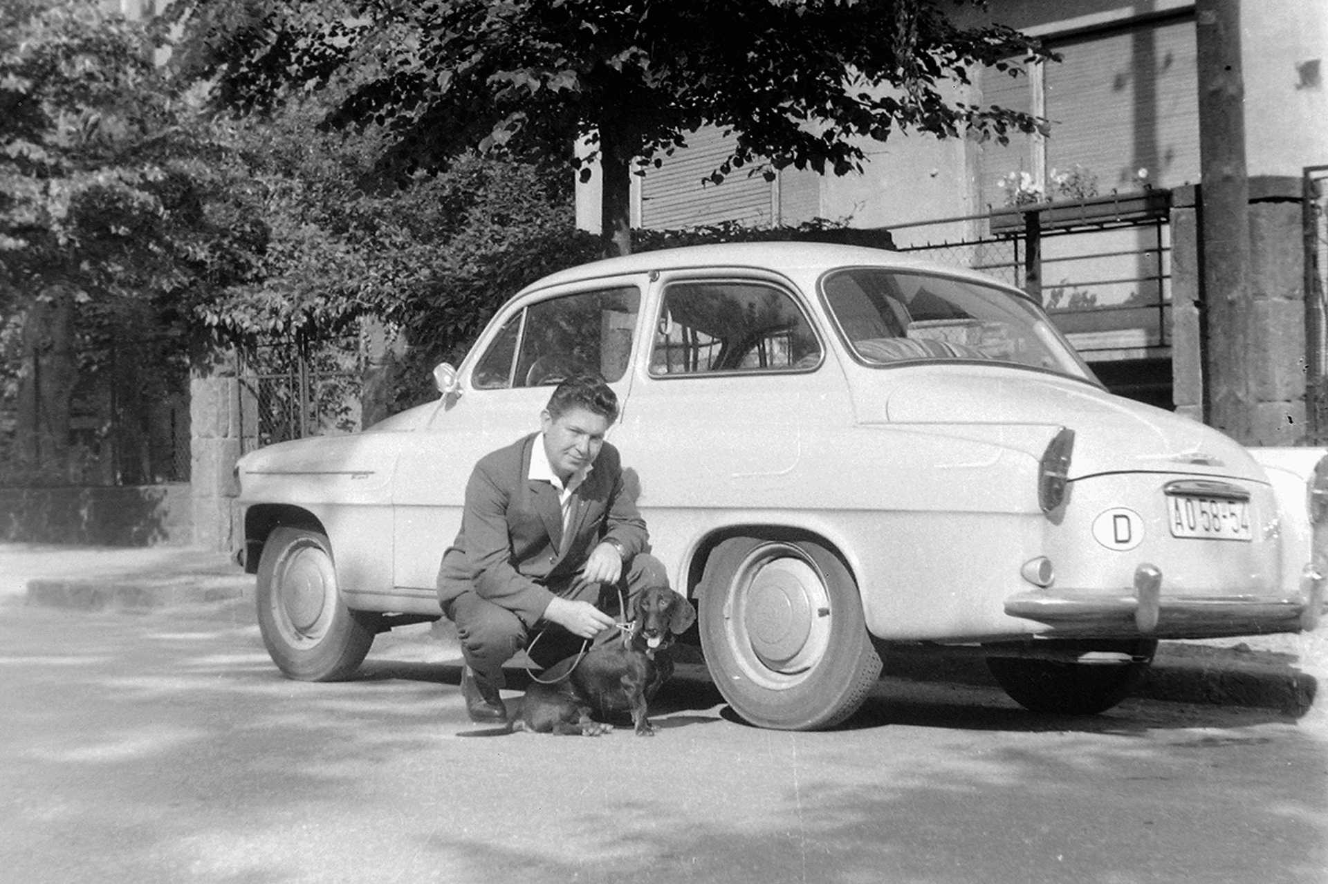 Hollósy Simon utca 12., Skoda Octavia