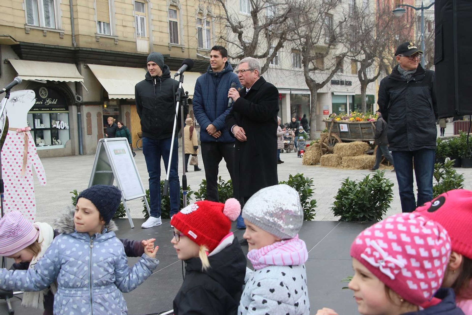 Húsvéti készülődés a Falco játékosaival