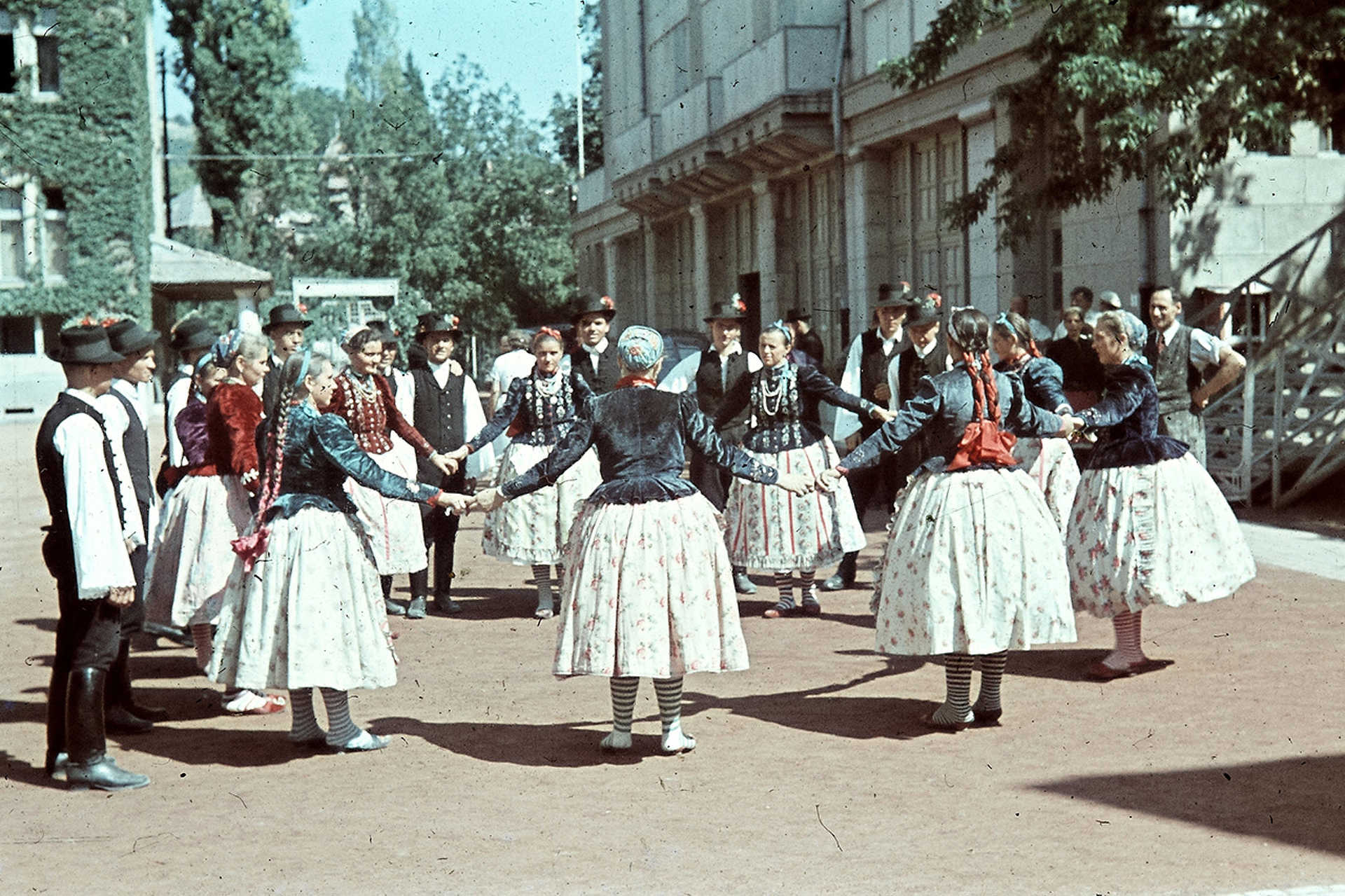 Pasaréti út, Hunnia filmgyár, a Sári bíró c. film statisztacsapata