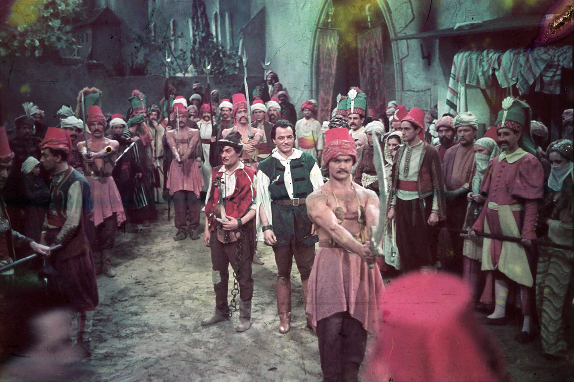 A Gül Baba című film (rendezte: Nádasdy Kálmán) forgatása. Középen Jávor Pál (Gábor diák) és Makláry Zoltán (Mujkó cigány)