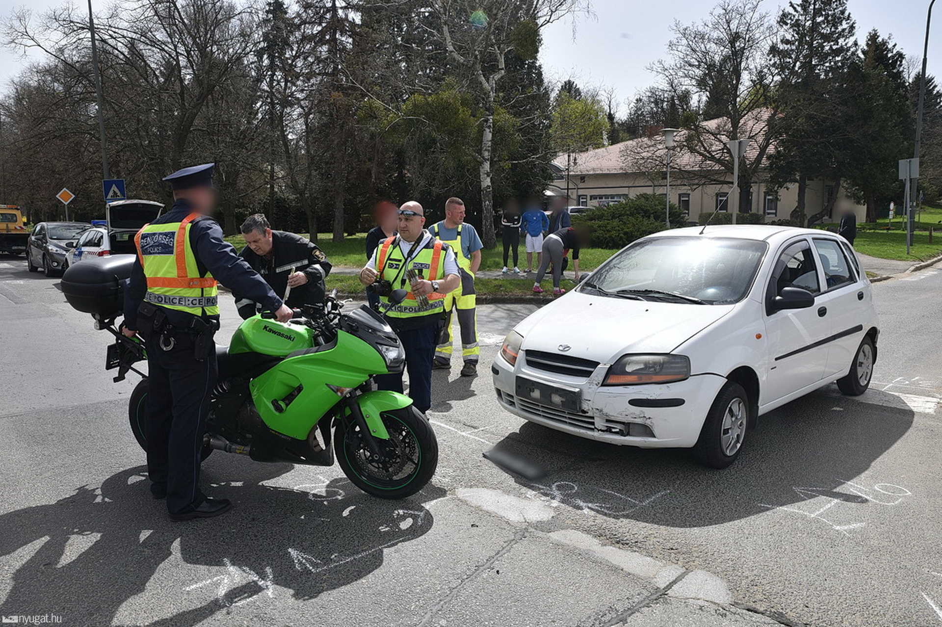 Opel lökött Kawasaki motort Daewoo-nak Szombathelyen 
