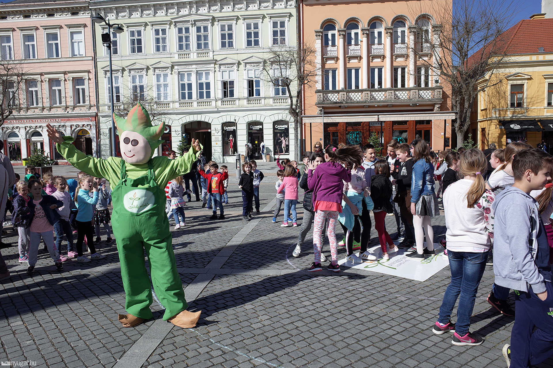 Hőmanó a szombathelyi Fő téren 