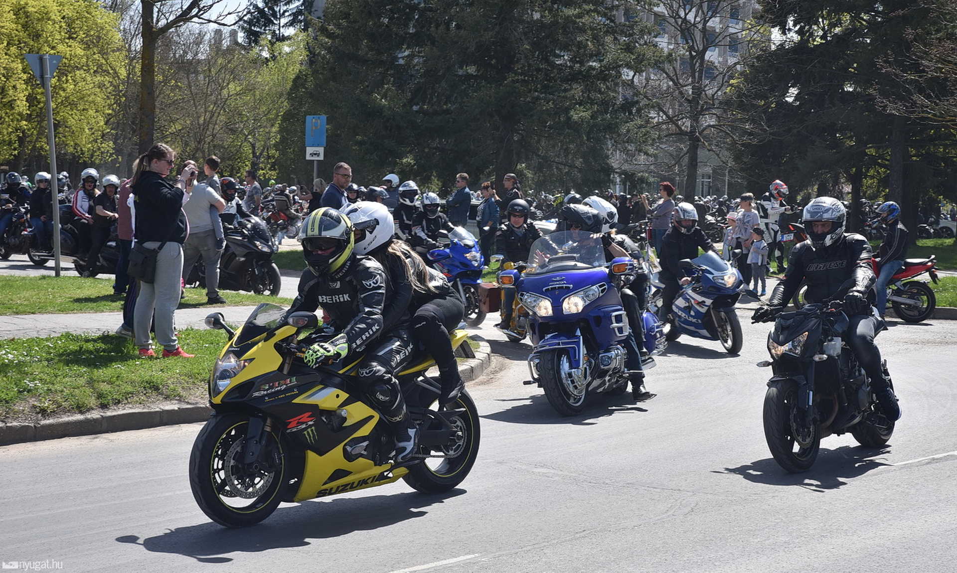 Szezonnyitó motoros felvonulás Szombathelyen 