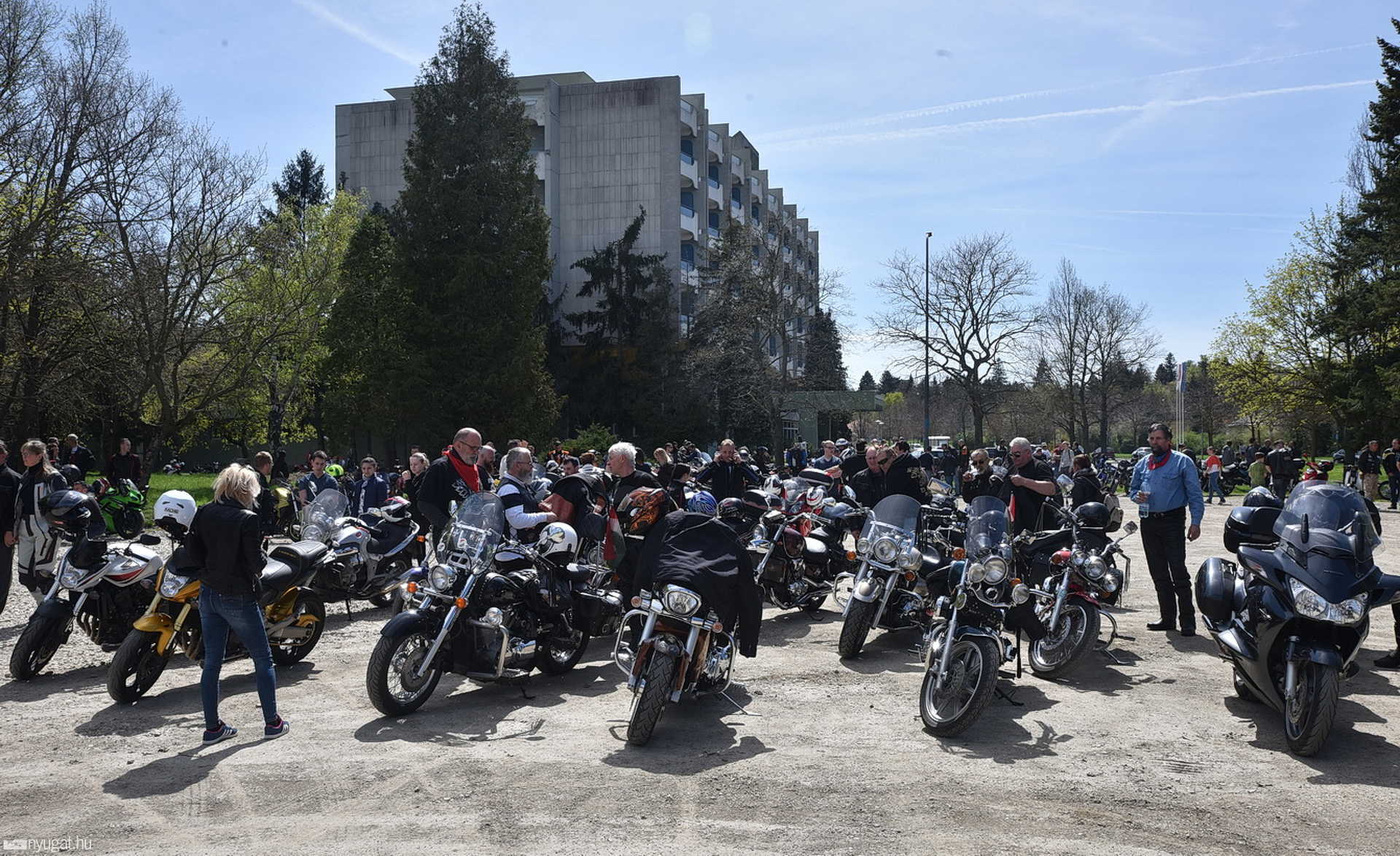 Szezonnyitó motoros felvonulás Szombathelyen 