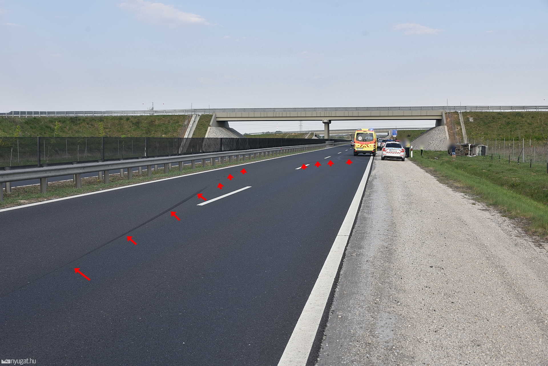 Átrepült az árkon egy Citroen az M86-oson