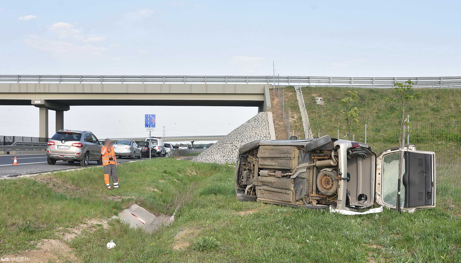 Átrepült az árkon egy Citroen az M86-oson
