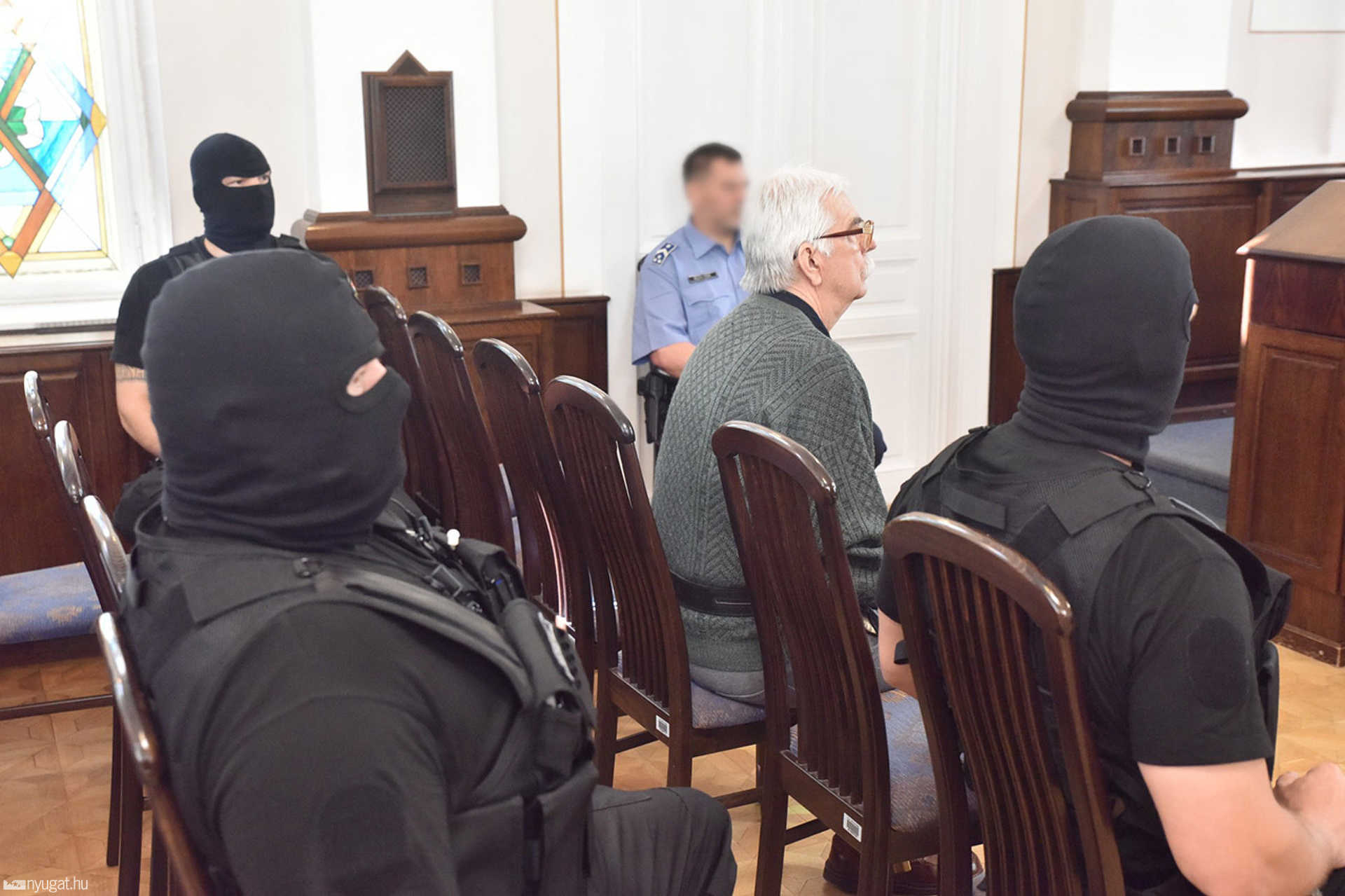 Megkezdődött a bőnyi rendőrgyilkos tárgyalása