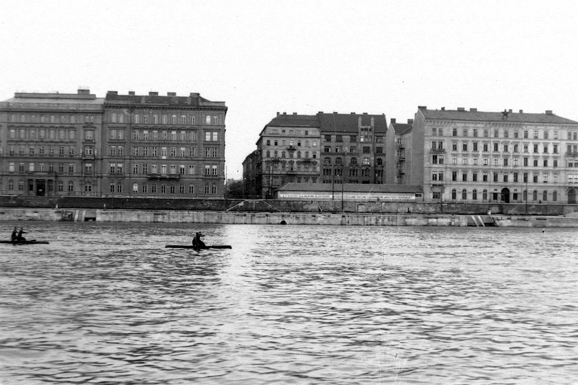 Széchenyi rakpart házai a Széchenyi utcánál