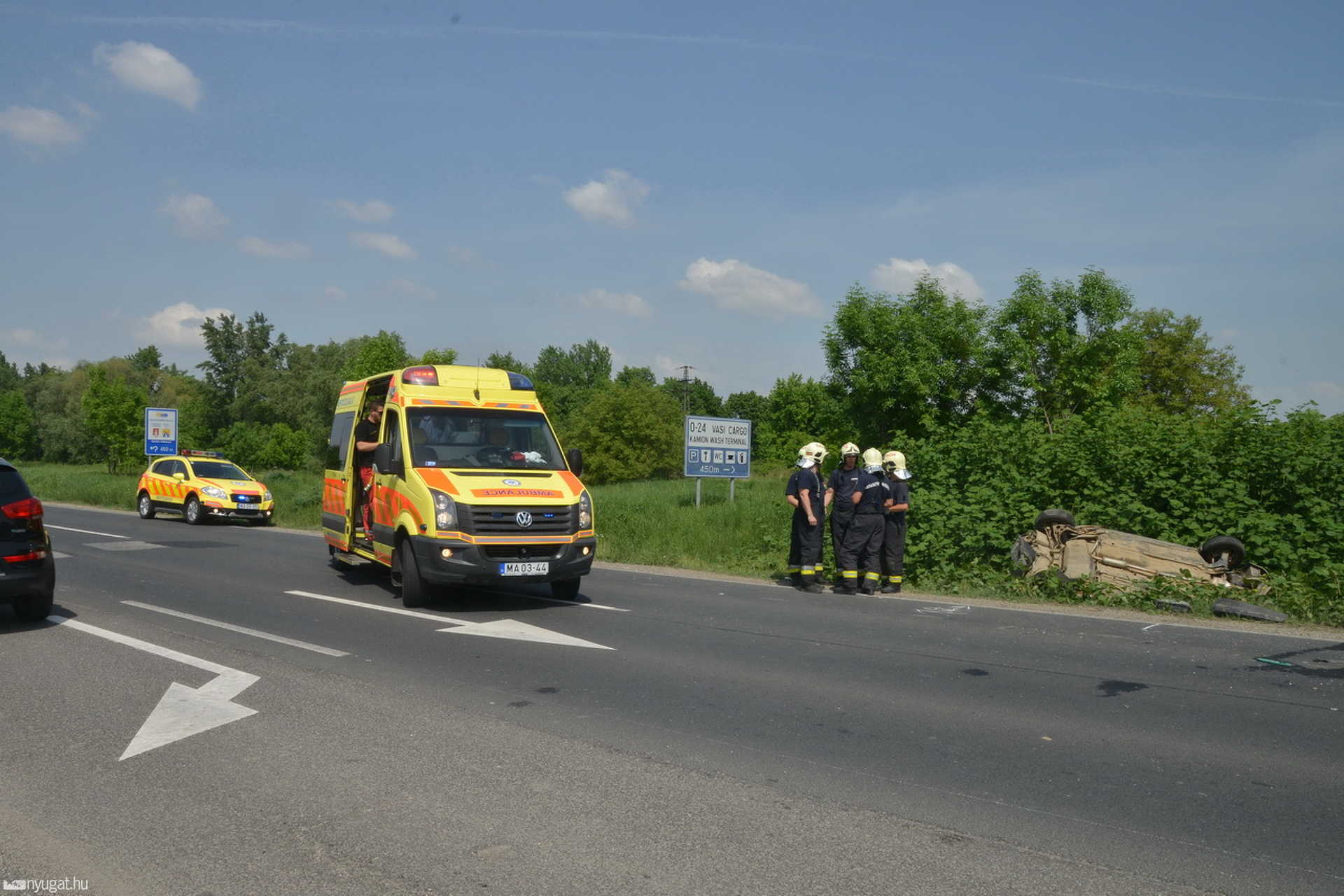 Teherautó lökte árokba a 86-os a Suzukit