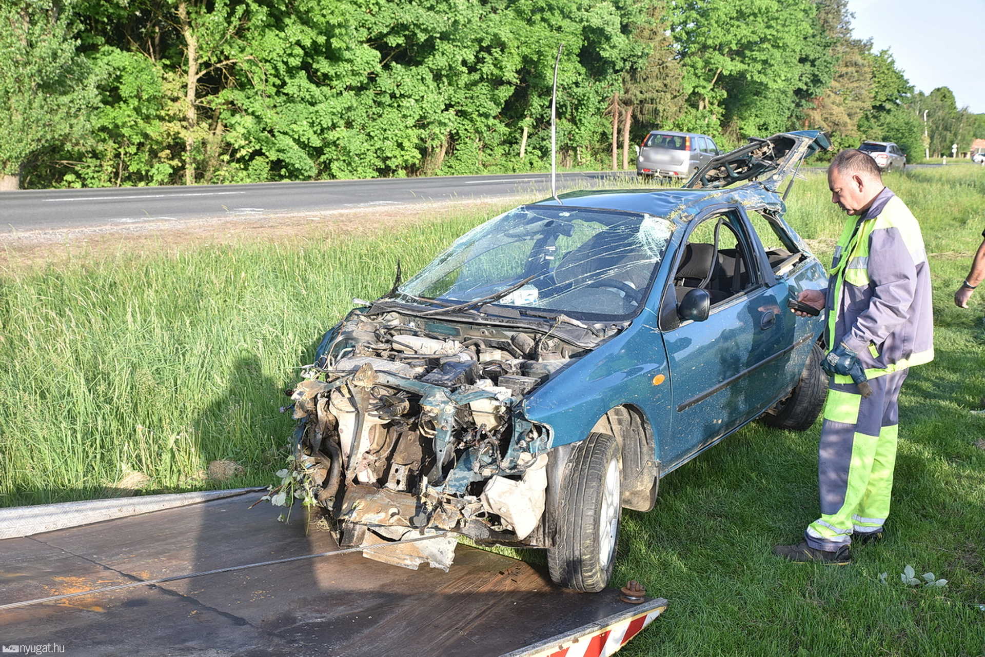 Málnásba csapódott egy Mazda a 87-esen