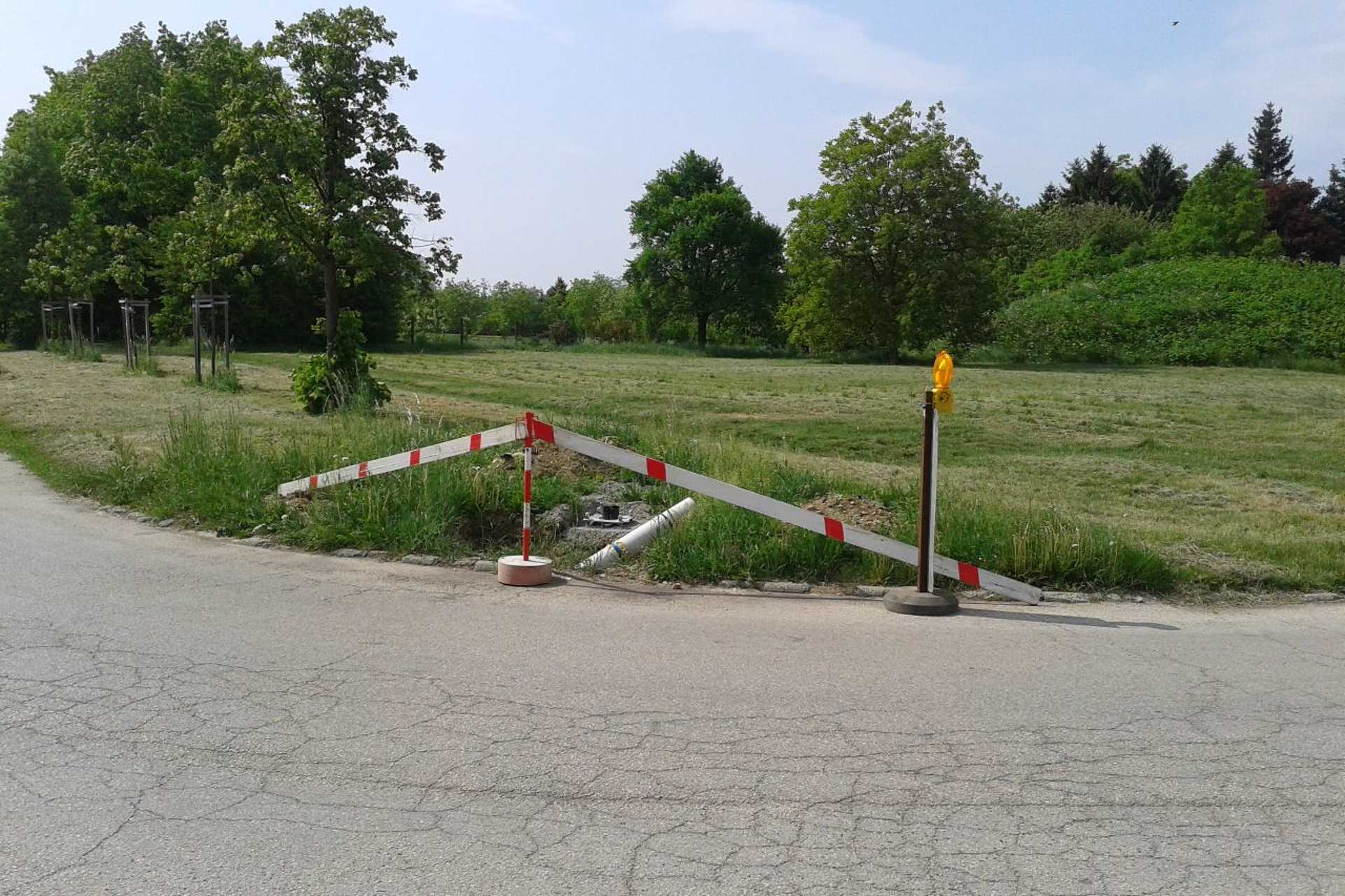 Veszélyes csatornafedél a Mikes Kelemen utcában