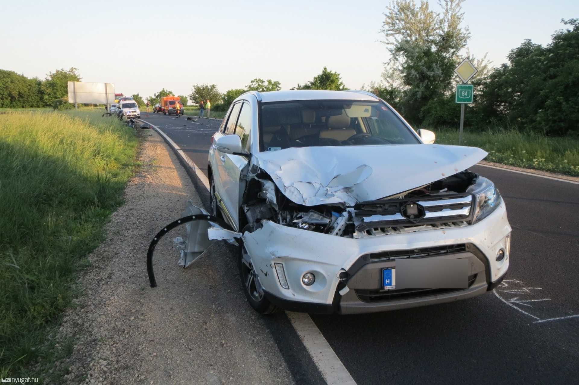 Meghalt egy motoros a 84-es főúton 