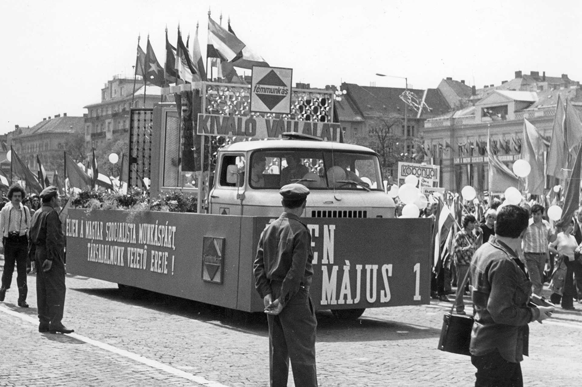 Budapest, Dózsa György út (Felvonulási tér), május 1-i felvonulás