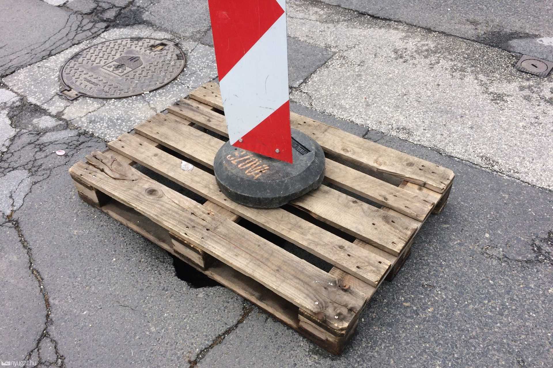 Beszakadt az úttest a Wesselényi utcában