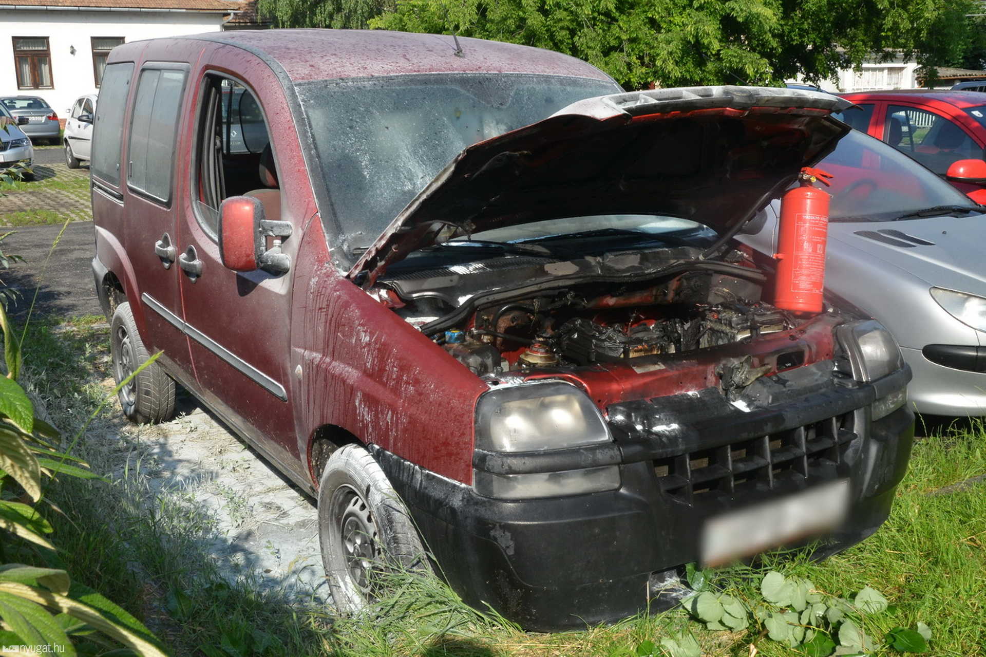 Indításkor gyulladt ki egy Fiat Szombathelyen