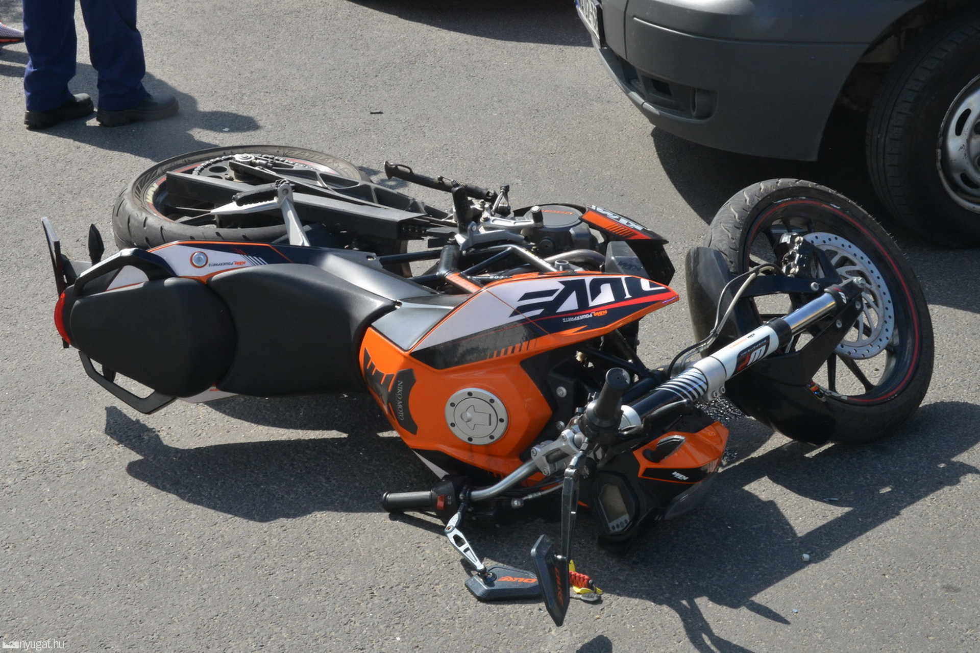 KTM motor és Mercedes ütközött Szombathelyen