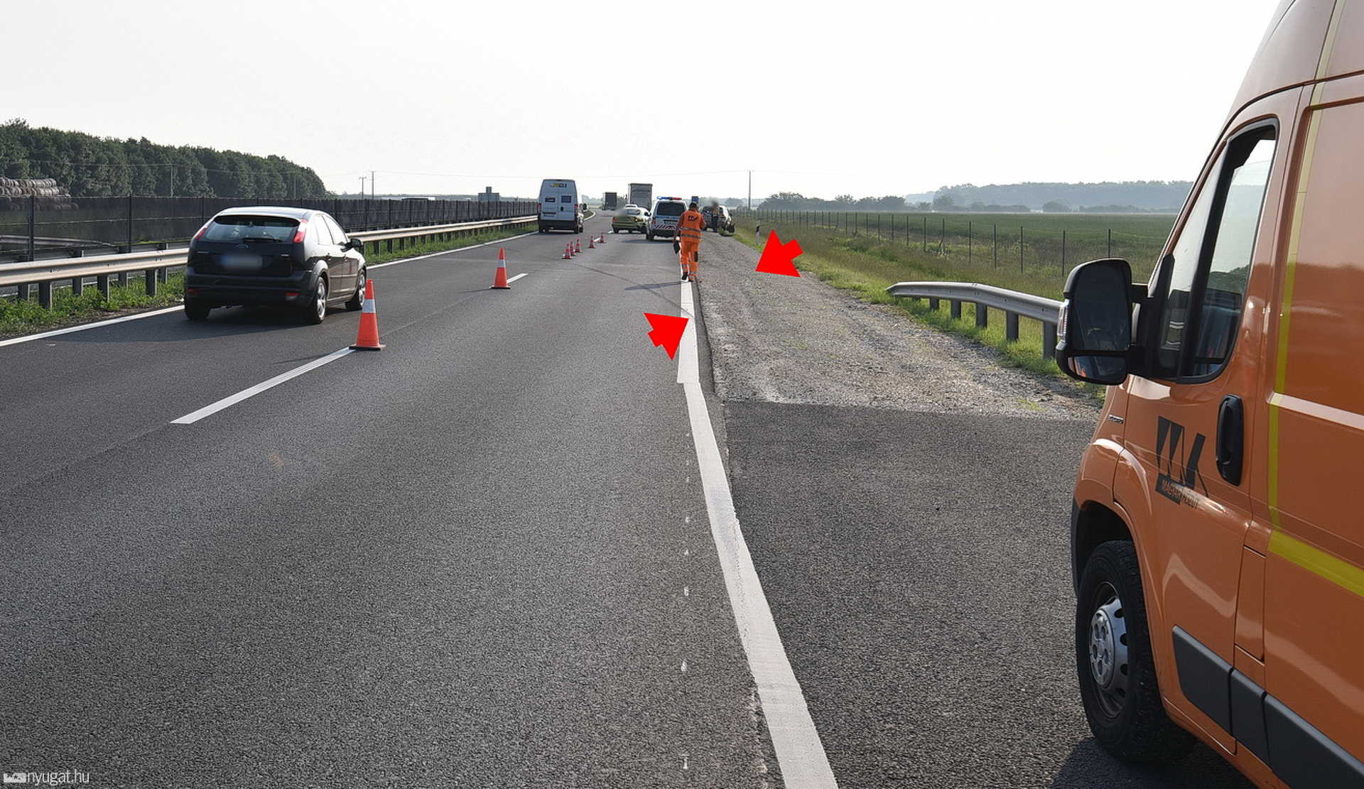 Kormányrántás után ütközött szalagkorlátnak egy Daewoo az M86-oson