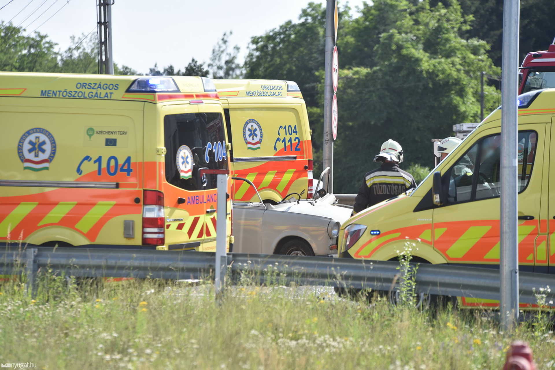 Súlyos baleset a 86-oson: trabant és kamion ütközött