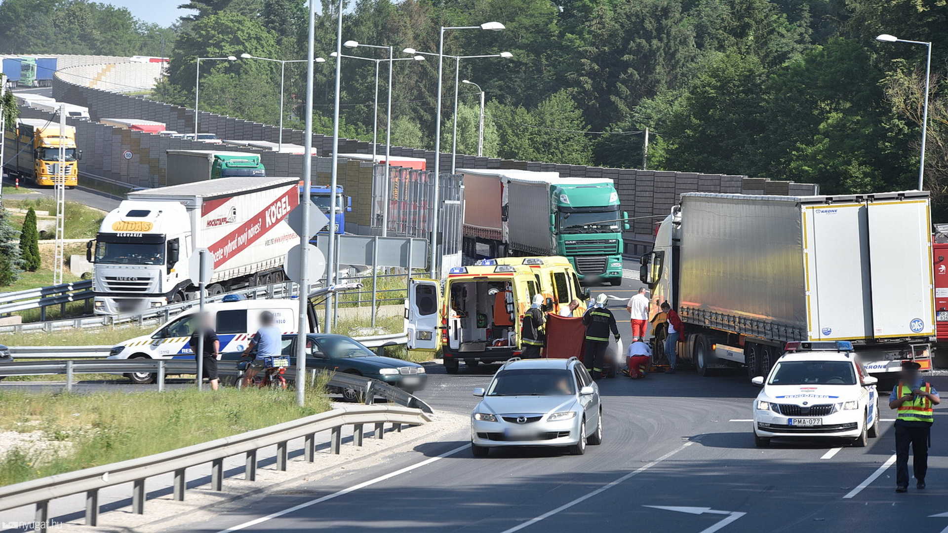 Veszélyes kereszteződés a 86-oson