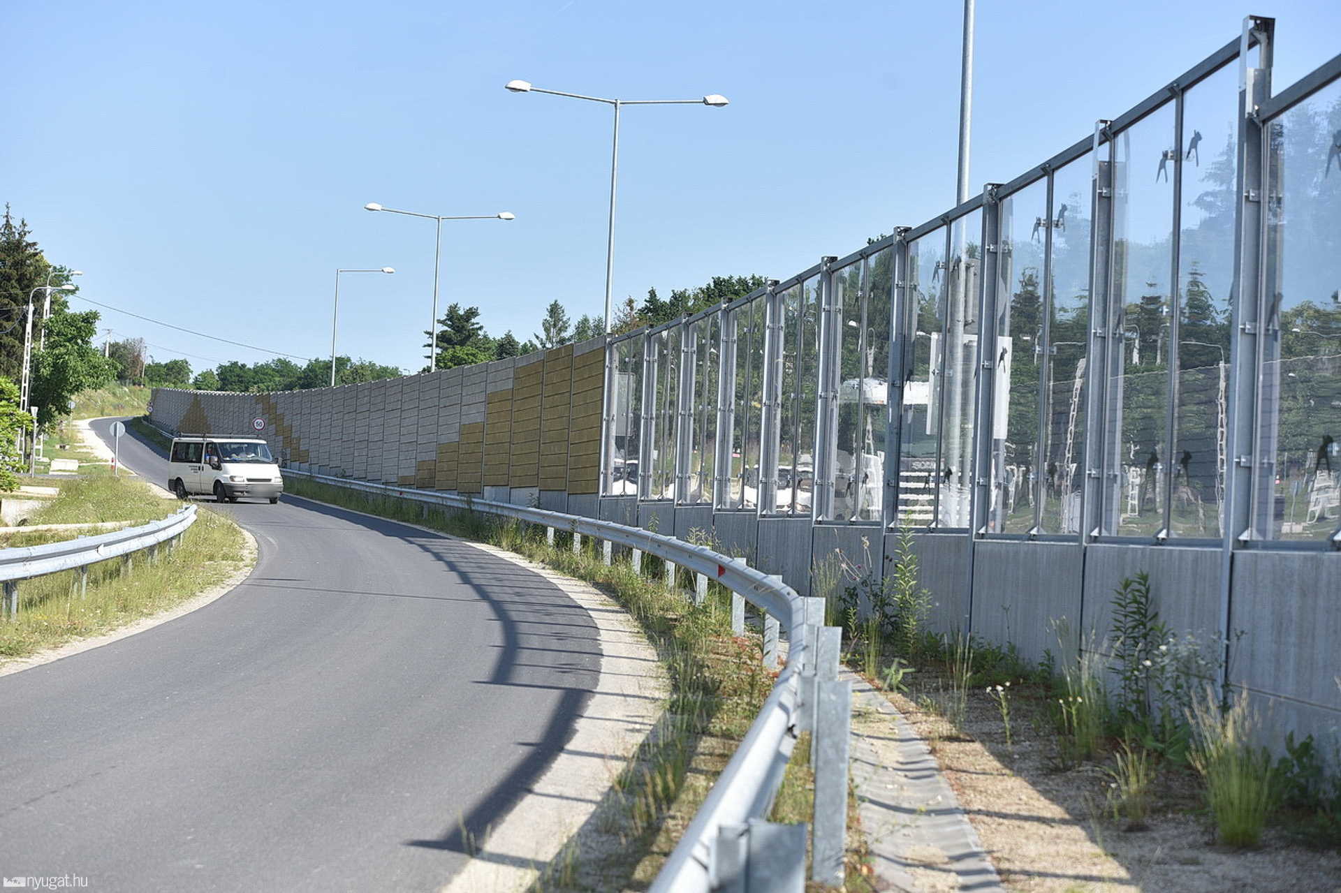 Veszélyes kereszteződés a 86-oson