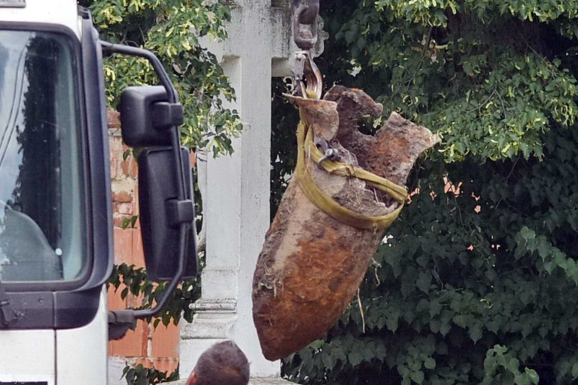 Bombatestet találtak Újperinten
