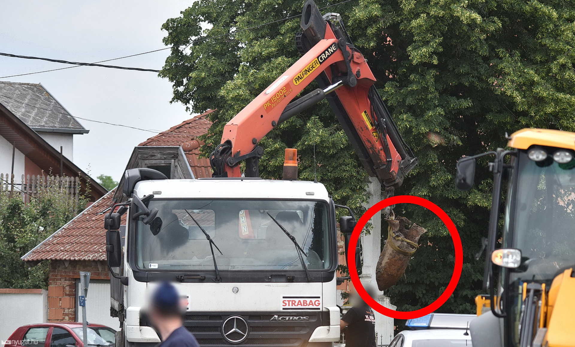 Bombatestet találtak Újperinten